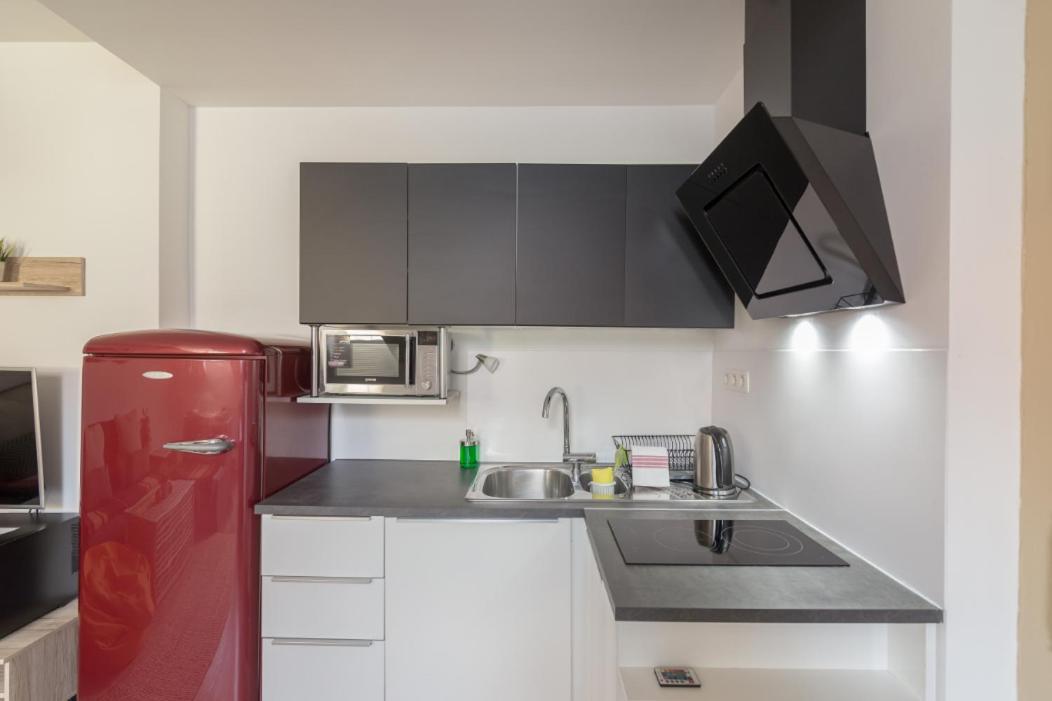 Apartment Lona view 3