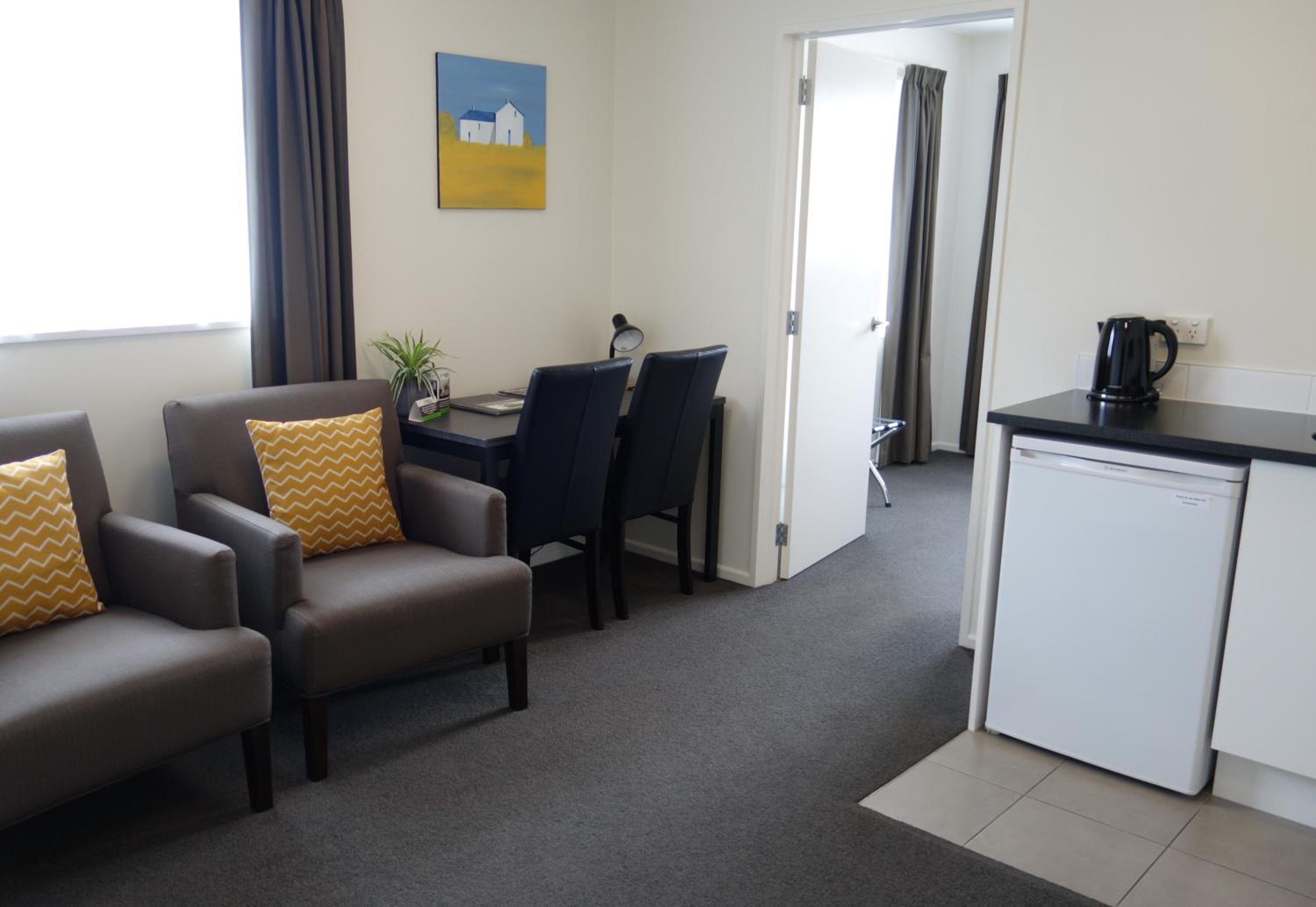 Airport Palms Motel