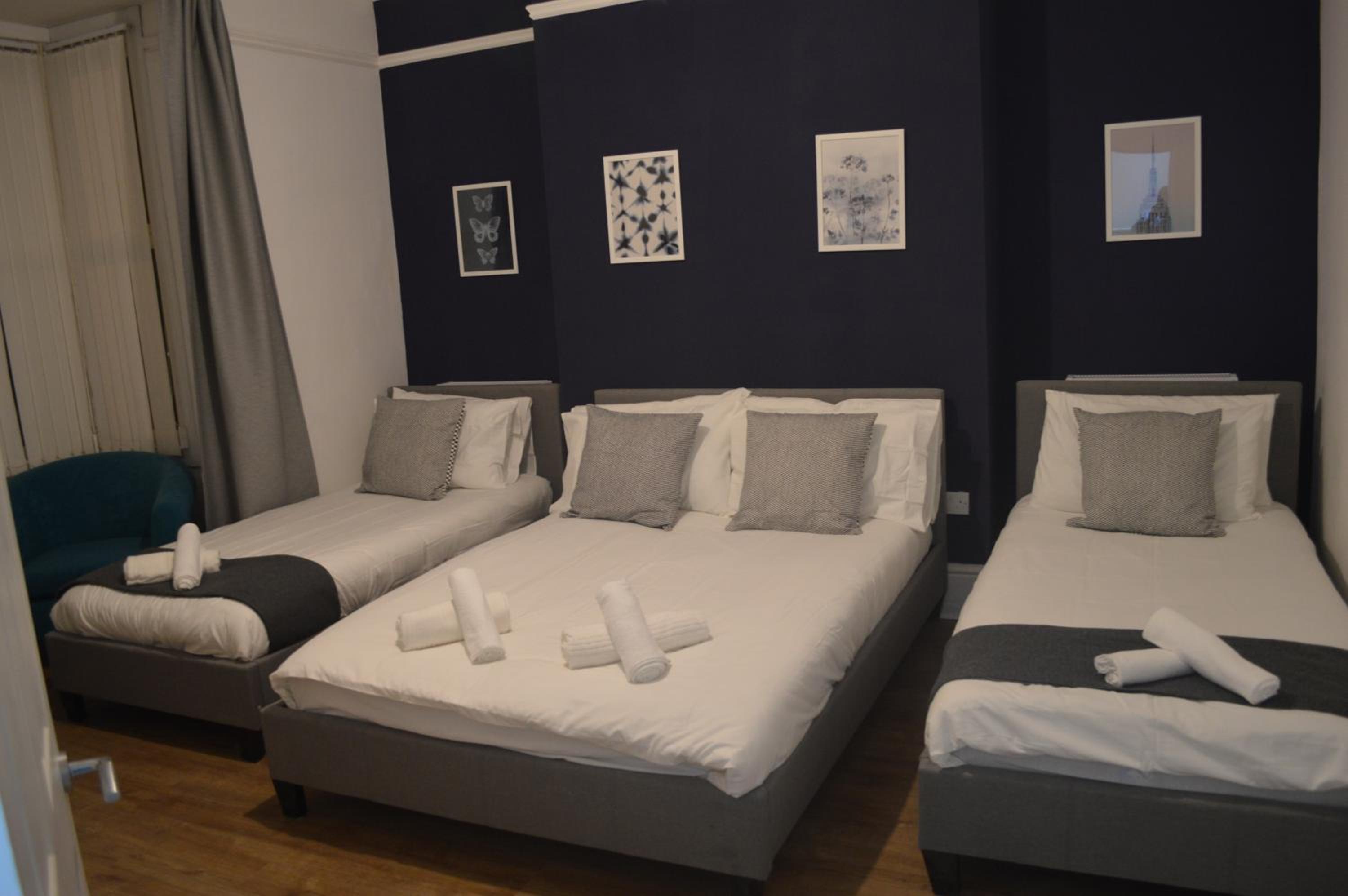 9 bed house (7 Mins) 2 miles from Newcastle centre view 2