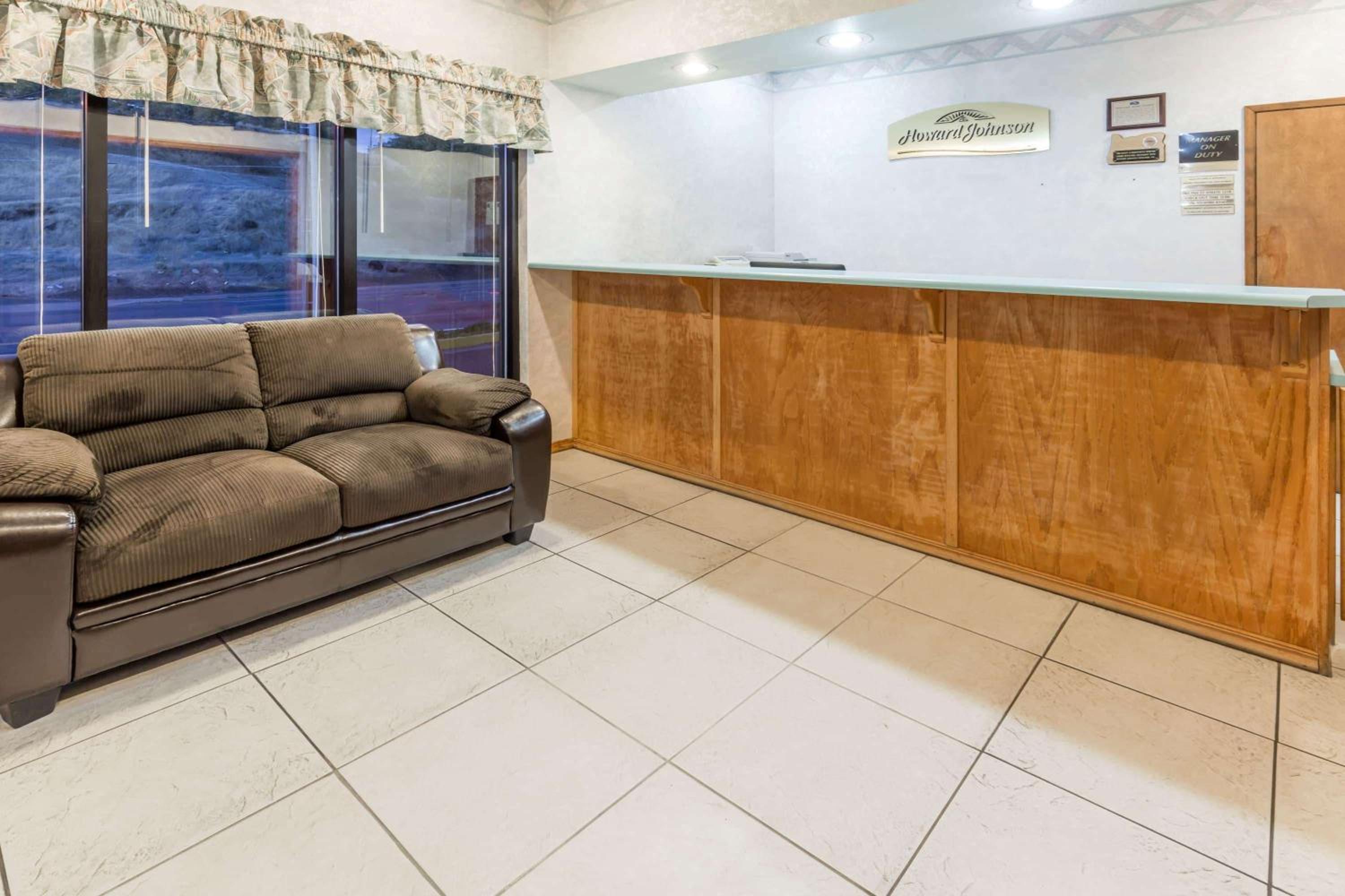 Roseburg Vacations - Howard Johnson by Wyndham Roseburg - Property Image 4