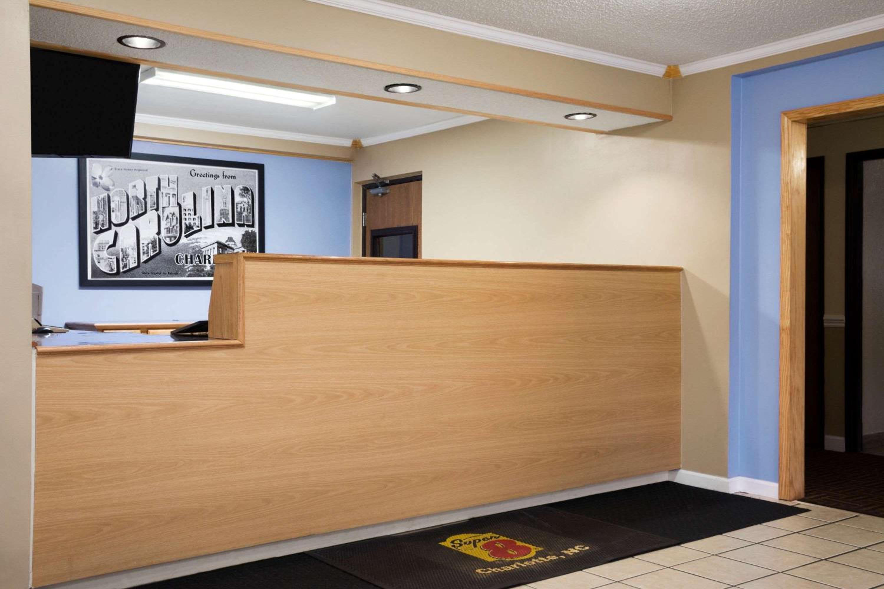 Super 8 by Wyndham Charlotte University