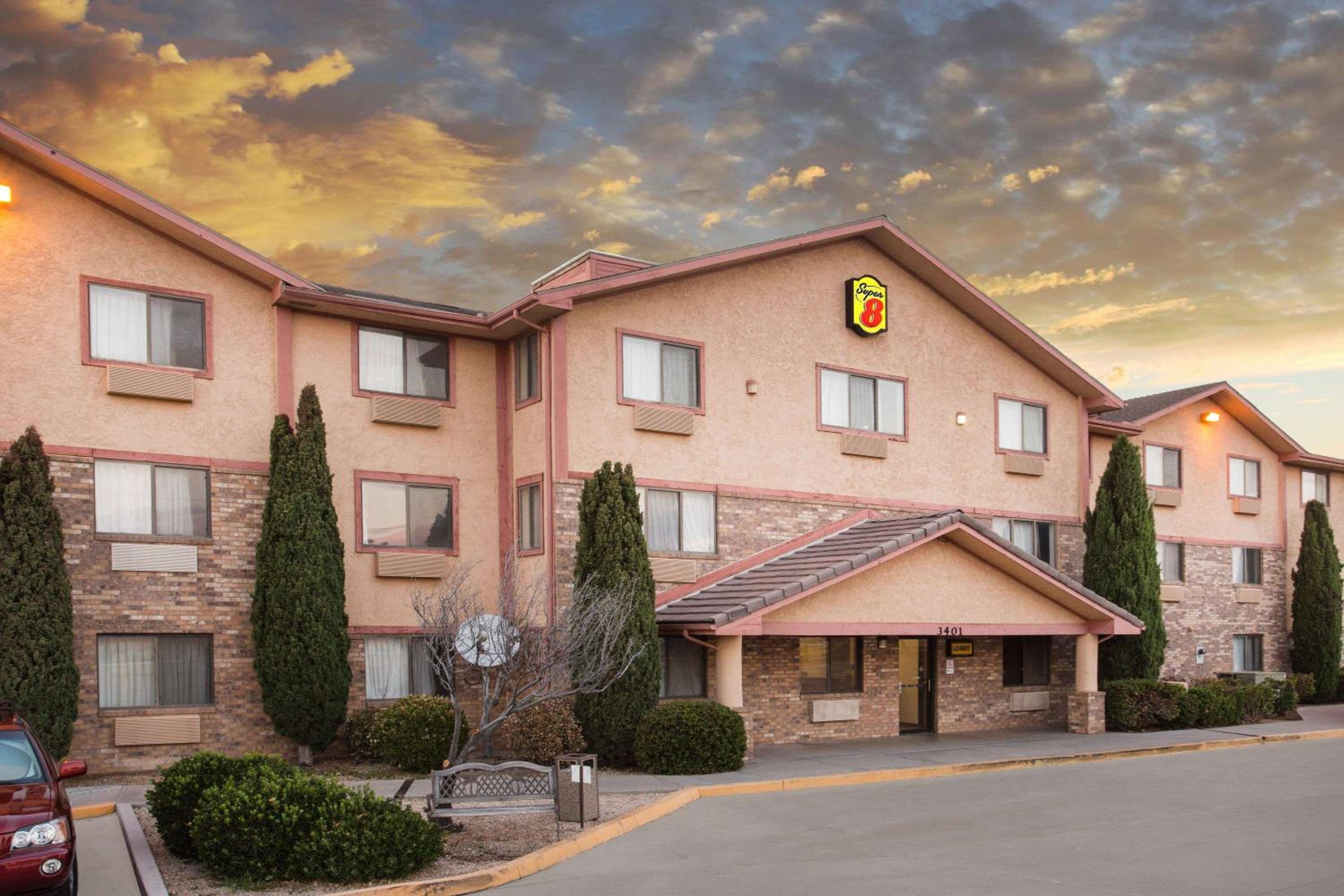Kingman Vacations - Super 8 by Wyndham Kingman - Property Image 1