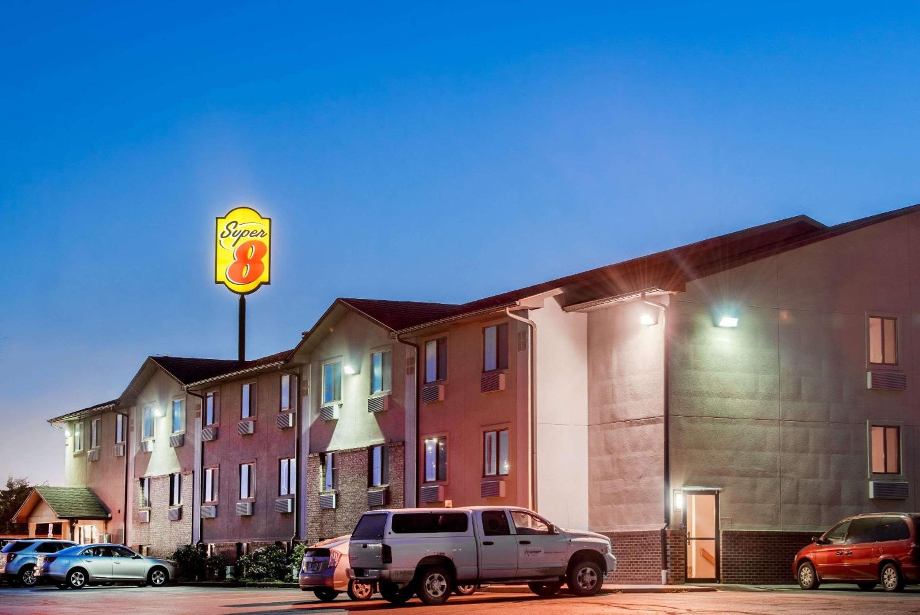 Super 8 by Wyndham Abilene KS view 2