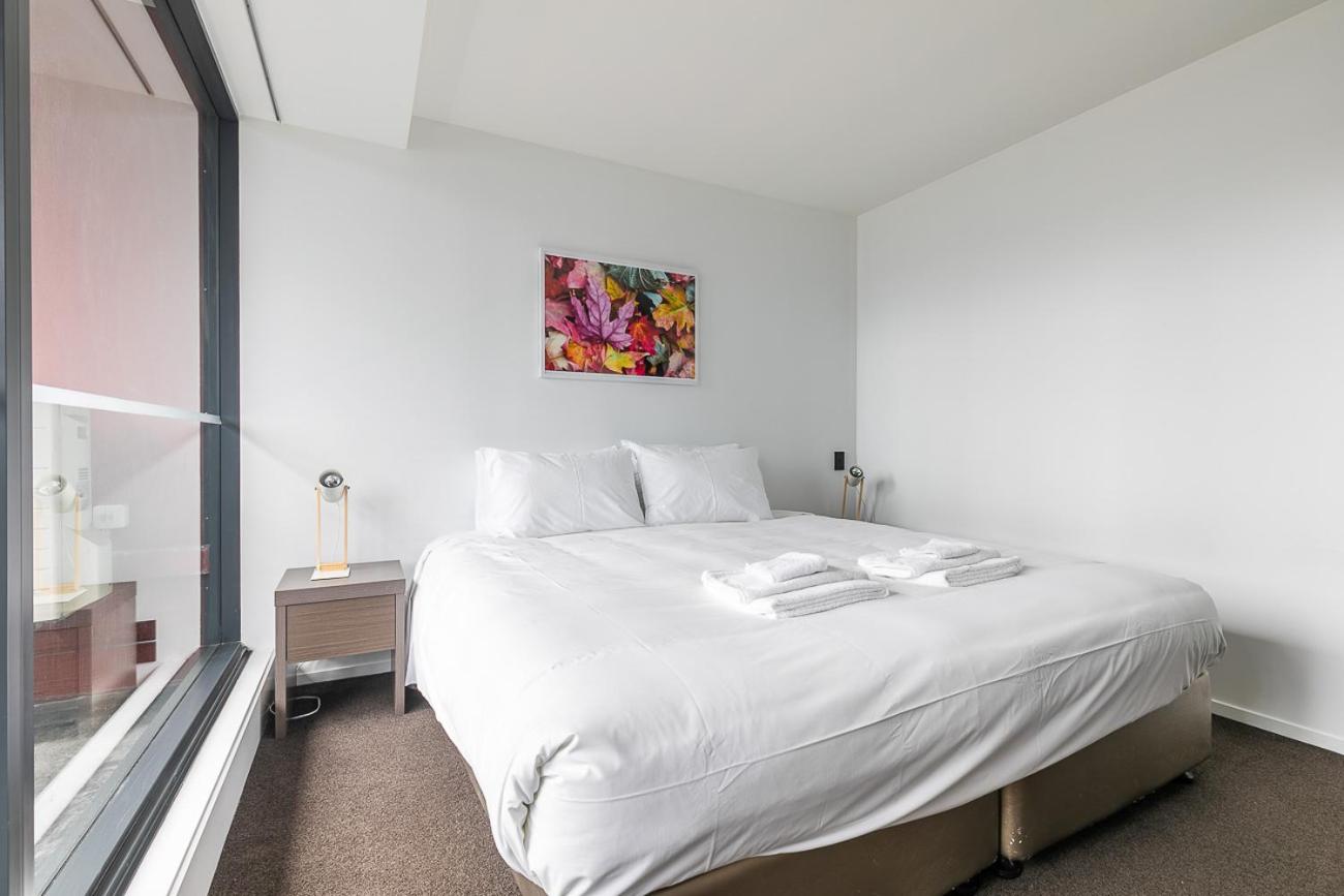 2 BR APT w/ Private Balcony + Netflix near Spark! view 2