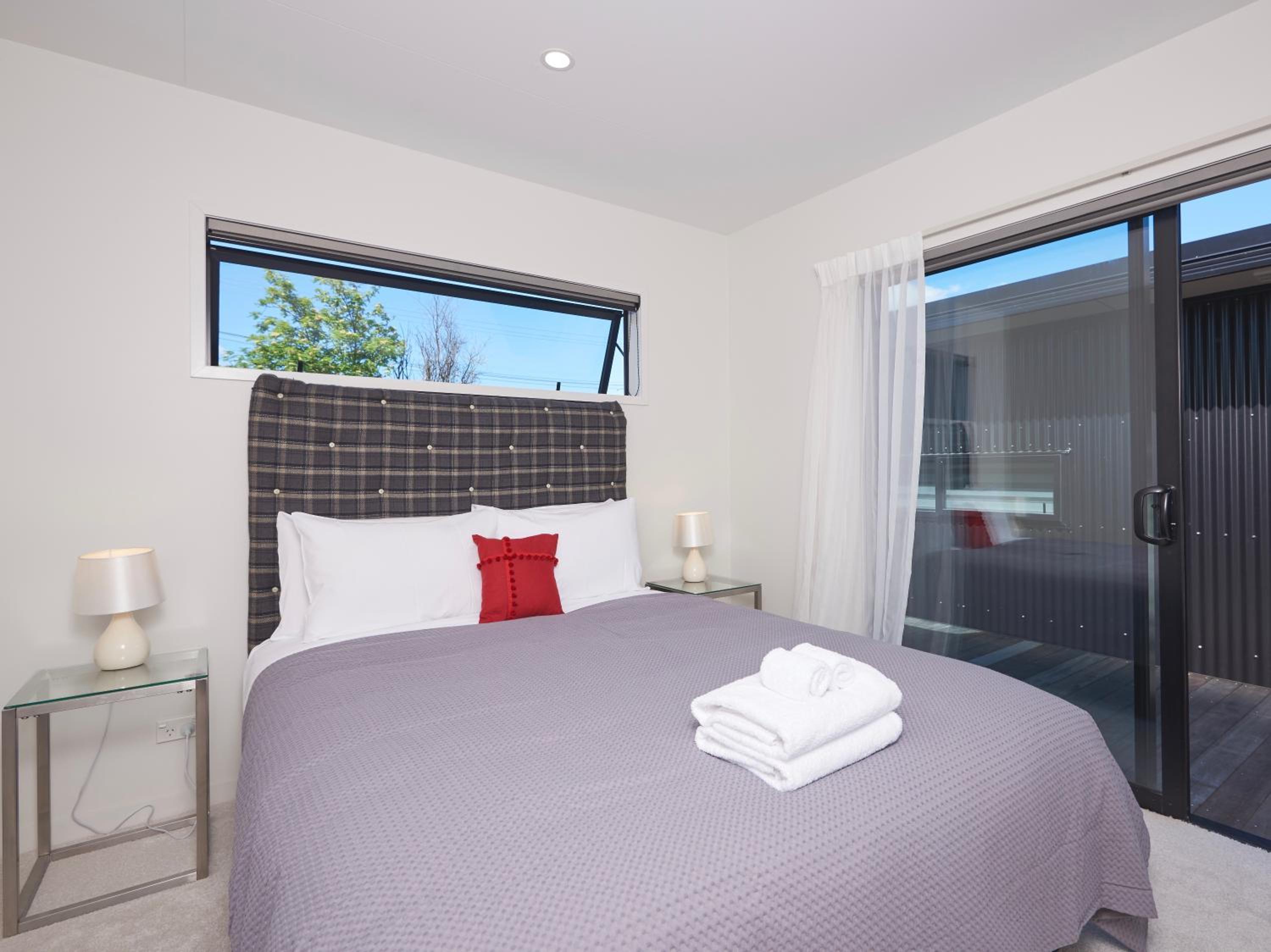 Southern Lakes Spa - Queenstown Apartment R2 view 4