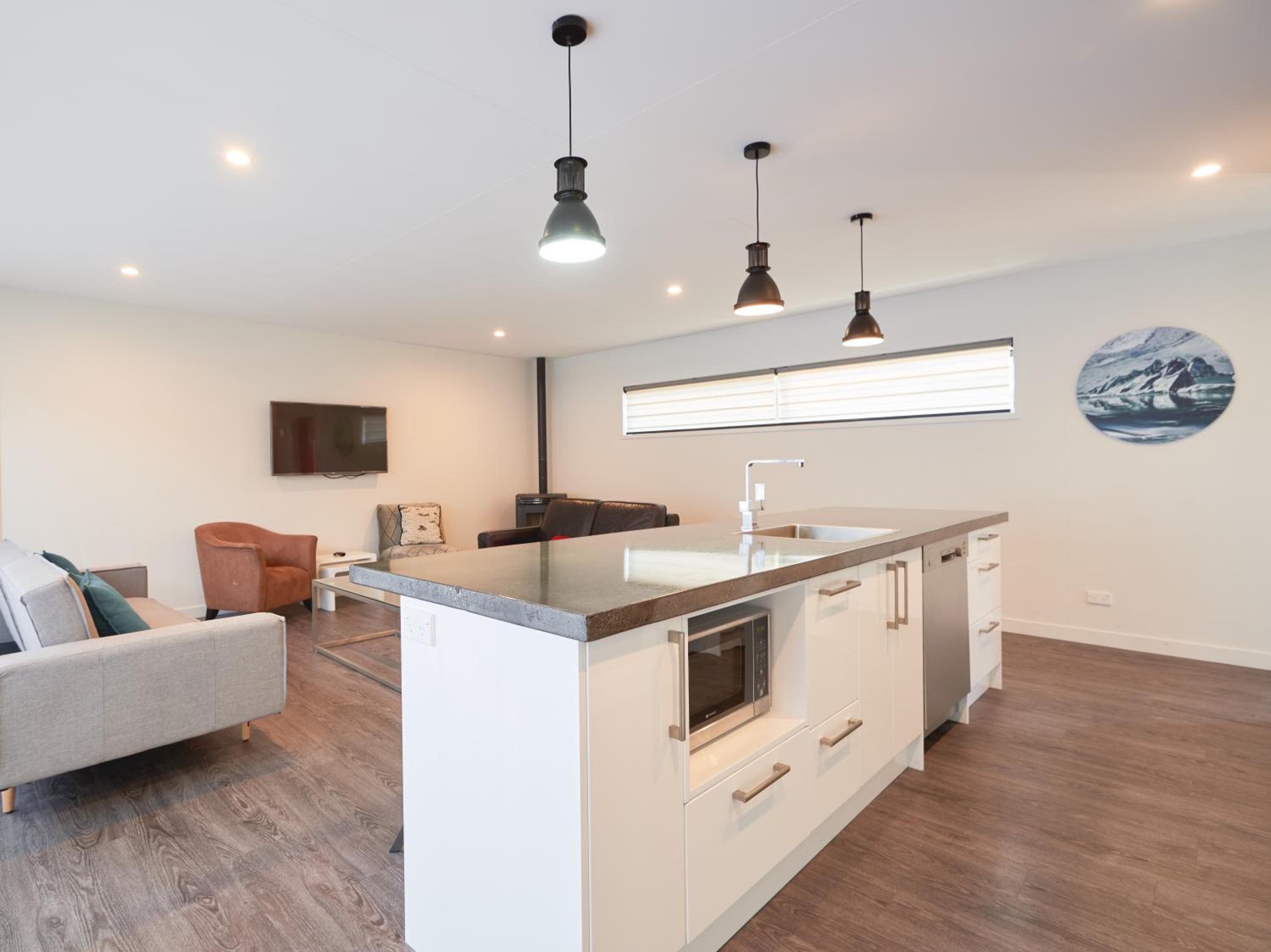 Southern Lakes Spa - Queenstown Apartment R2 view 2