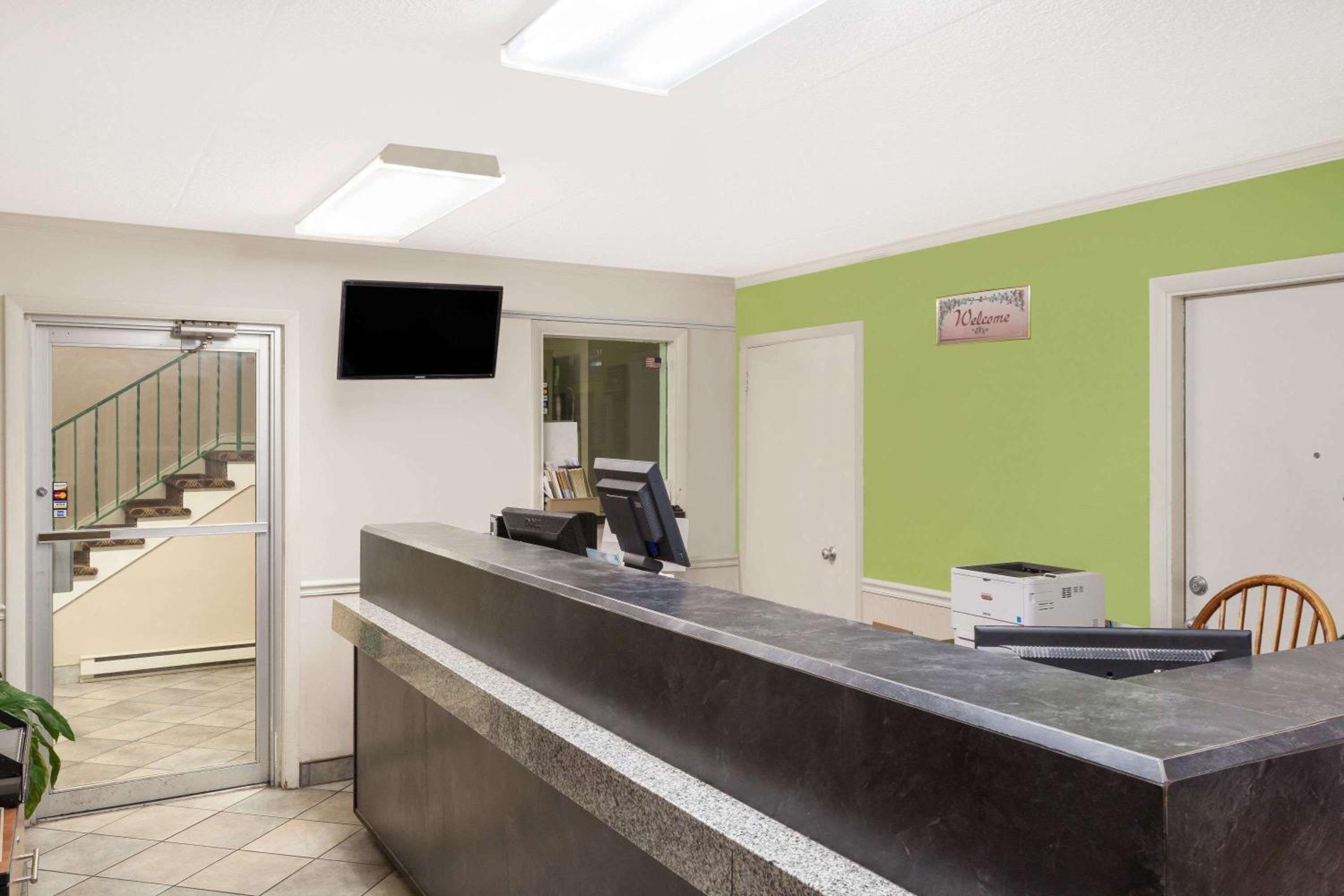 Harrisburg Vacations - Super 8 by Wyndham Harrisburg Hershey West - Property Image 26