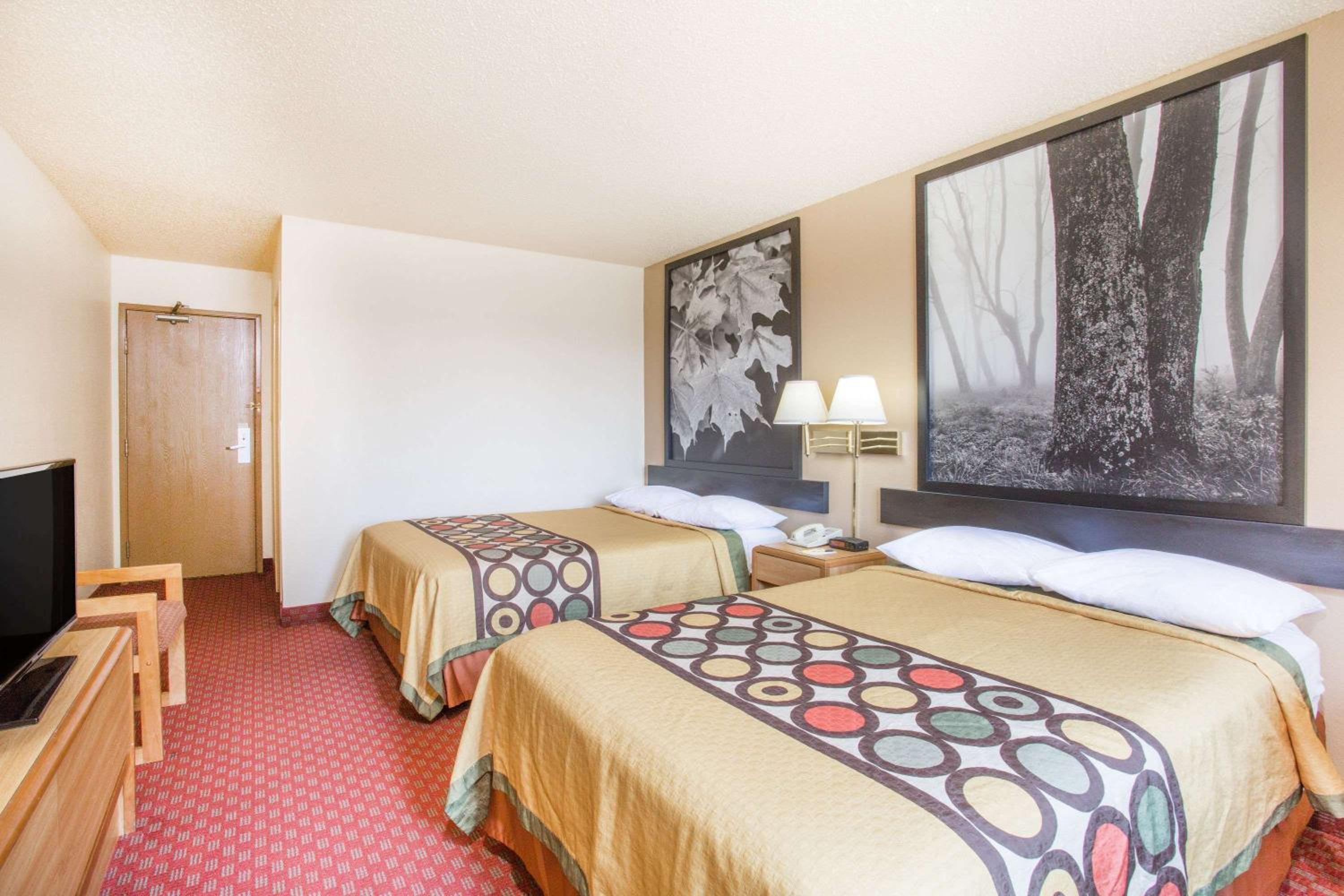 Super 8 by Wyndham Lexington VA view 5