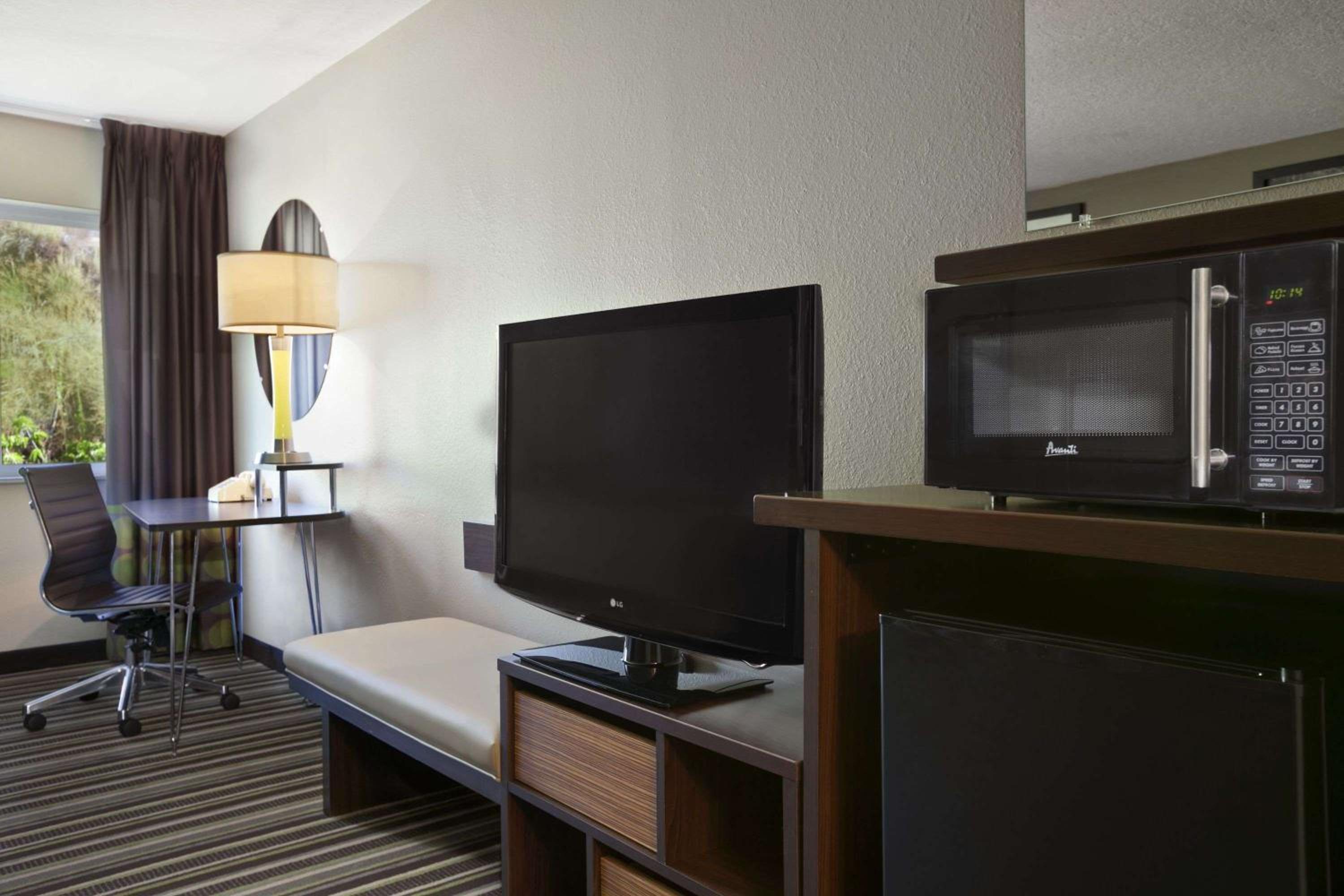 Pocatello Vacations - Super 8 by Wyndham Pocatello - Property Image 2