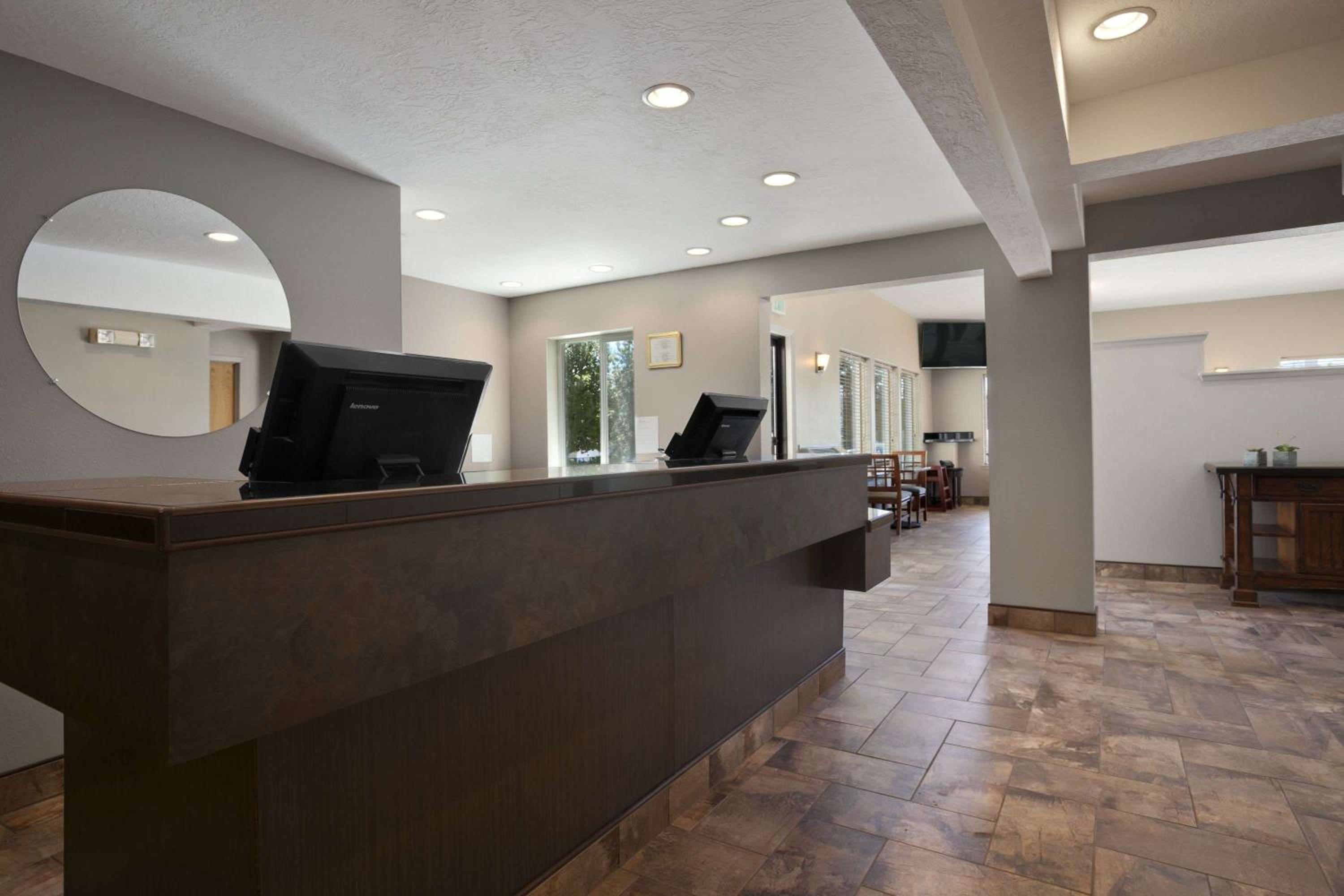 Pocatello Vacations - Super 8 by Wyndham Pocatello - Property Image 11