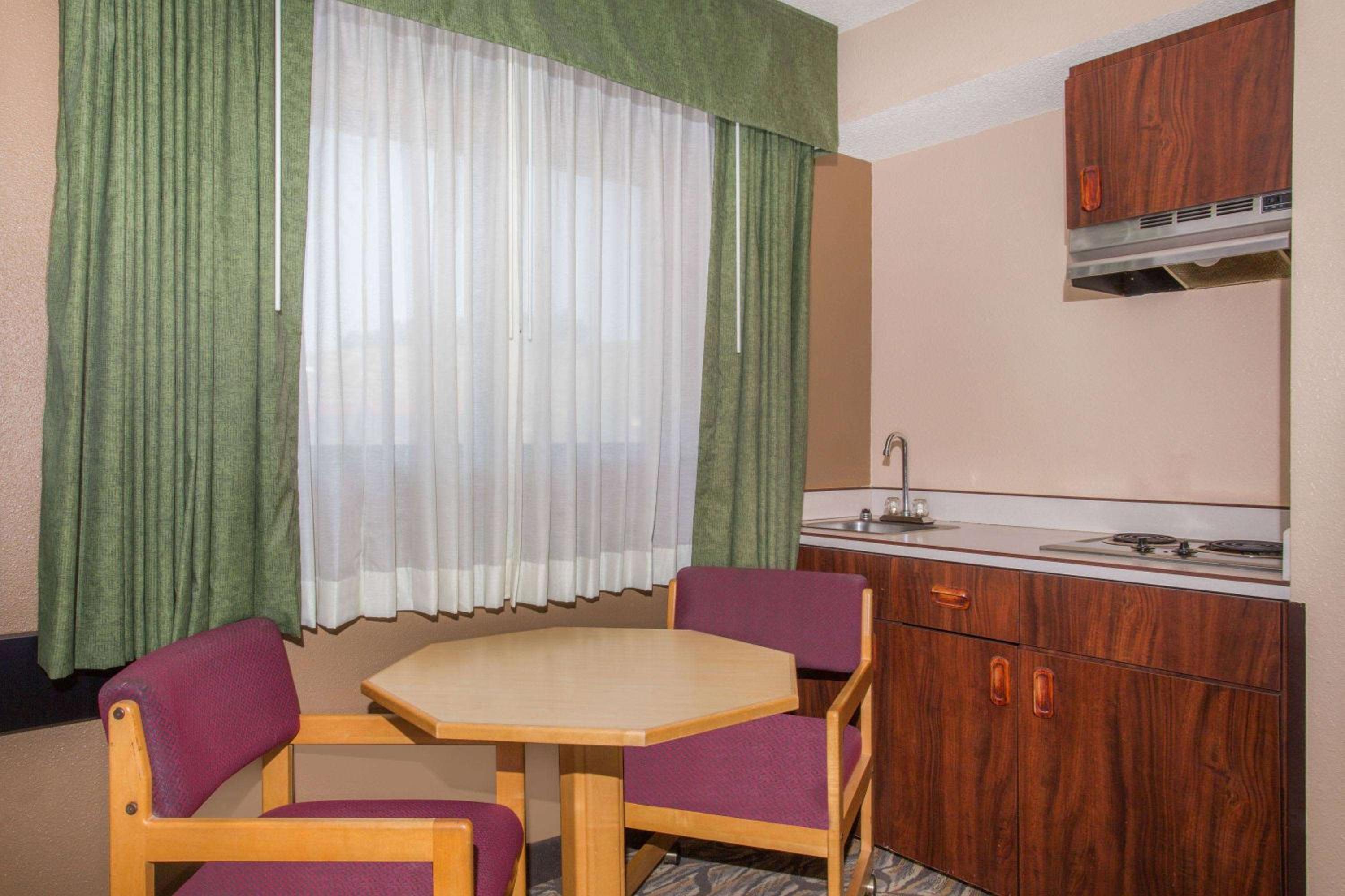 Baker City Vacations - Super 8 by Wyndham Baker City - Property Image 18