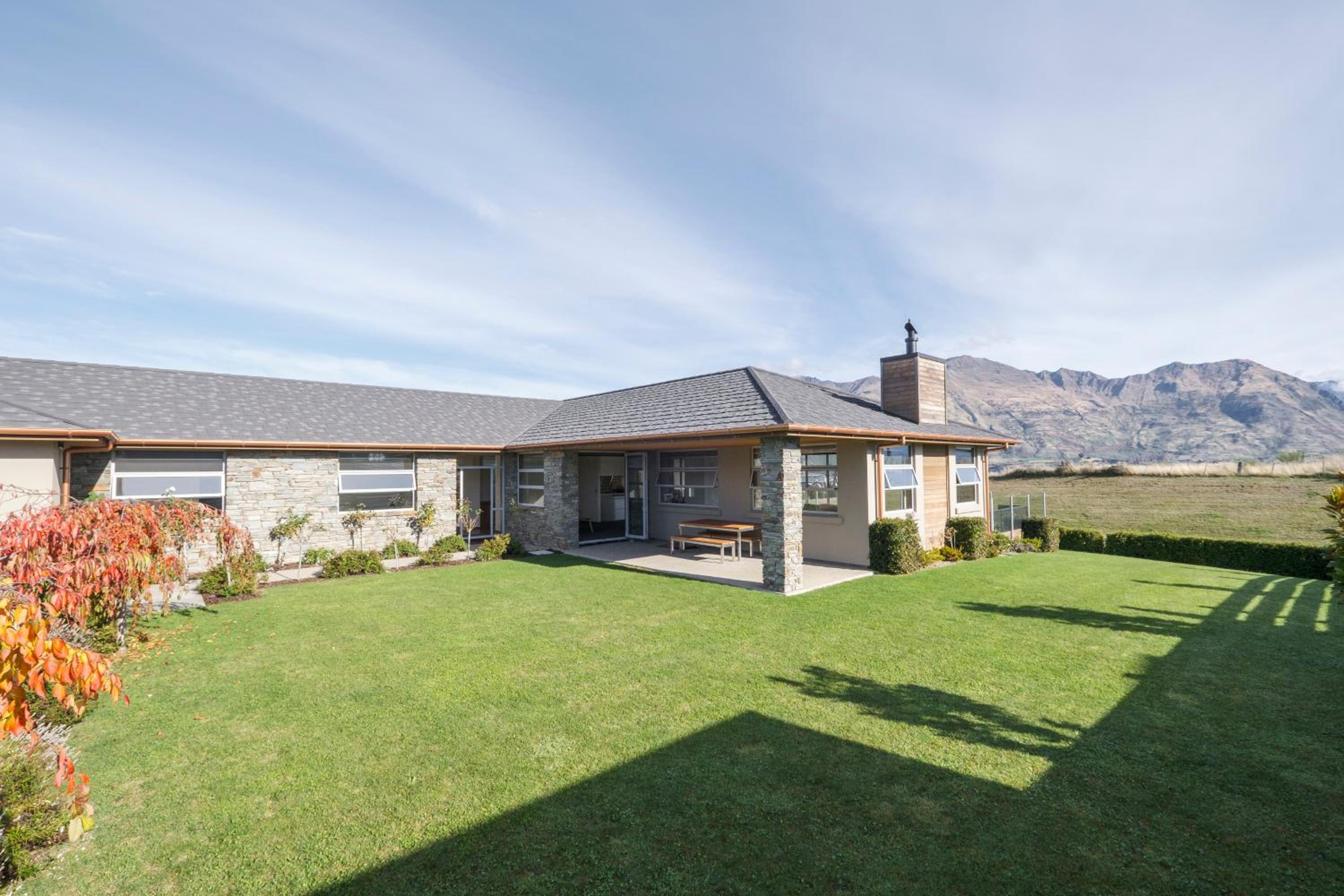 Infinity Views - Modern Wanaka Holiday Home view 4