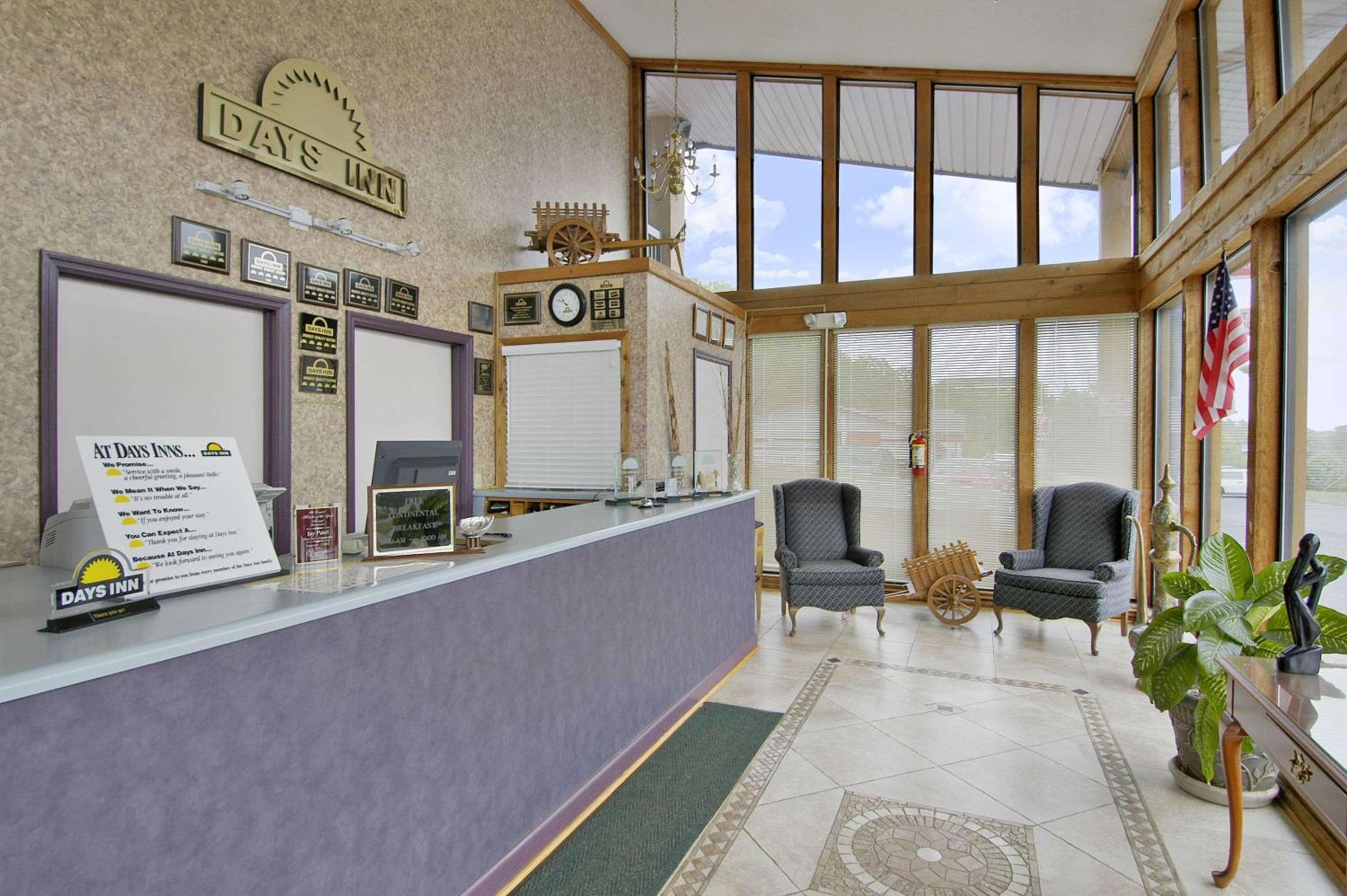 Days Inn by Wyndham Cartersville view 2