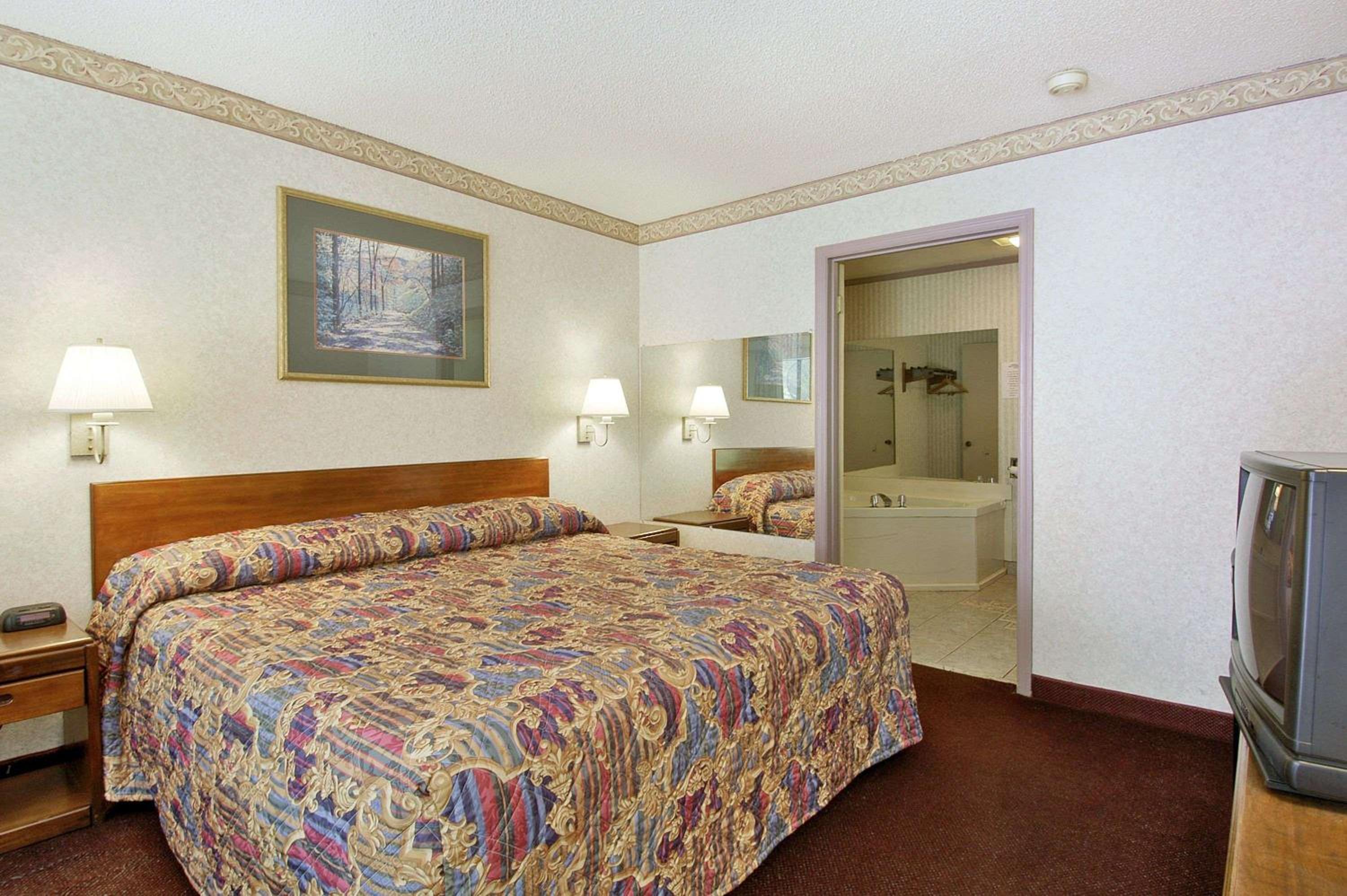 Days Inn by Wyndham Cartersville view 5