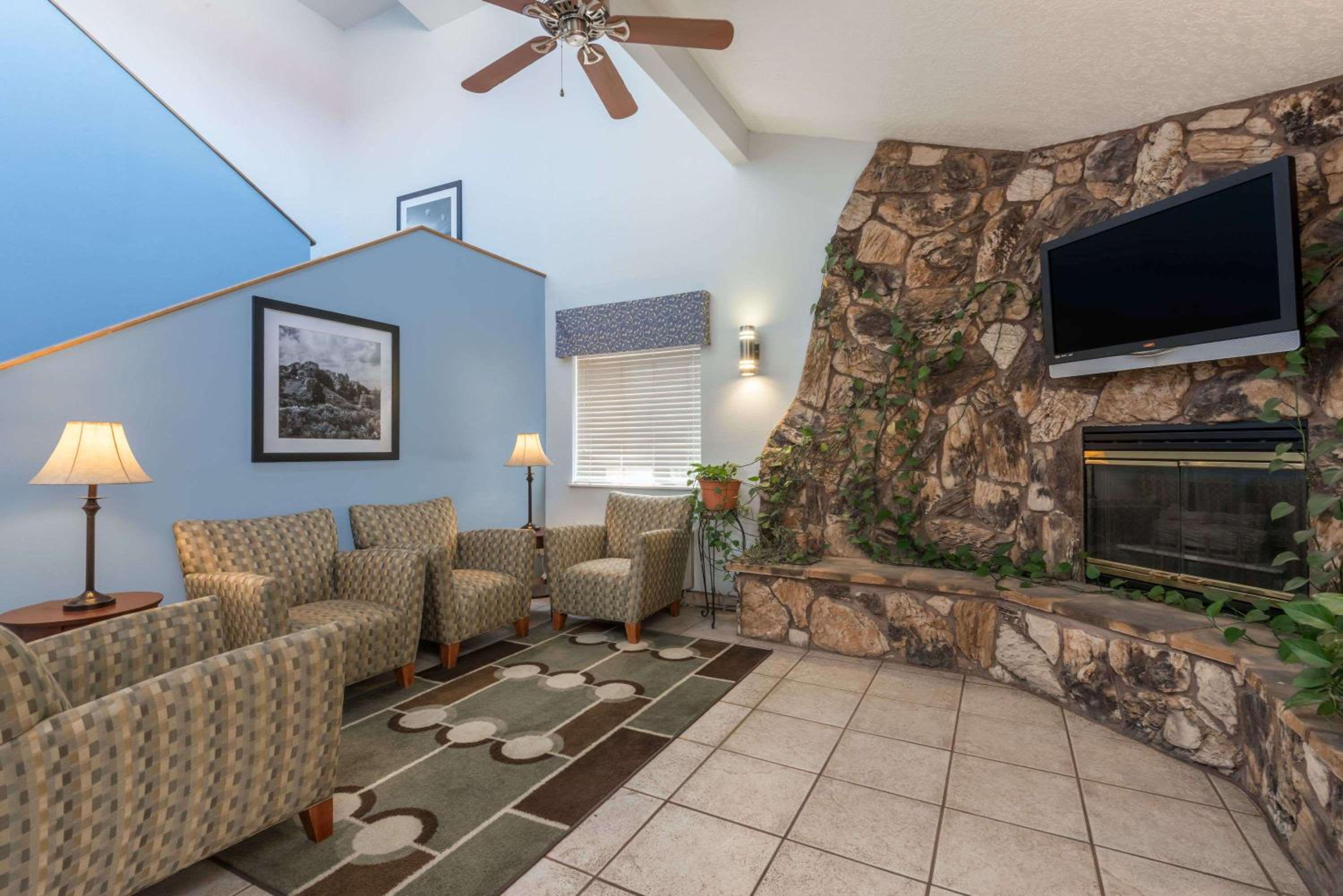 Las Vegas Vacations - Days Inn by Wyndham Las Vegas - Property Image 9