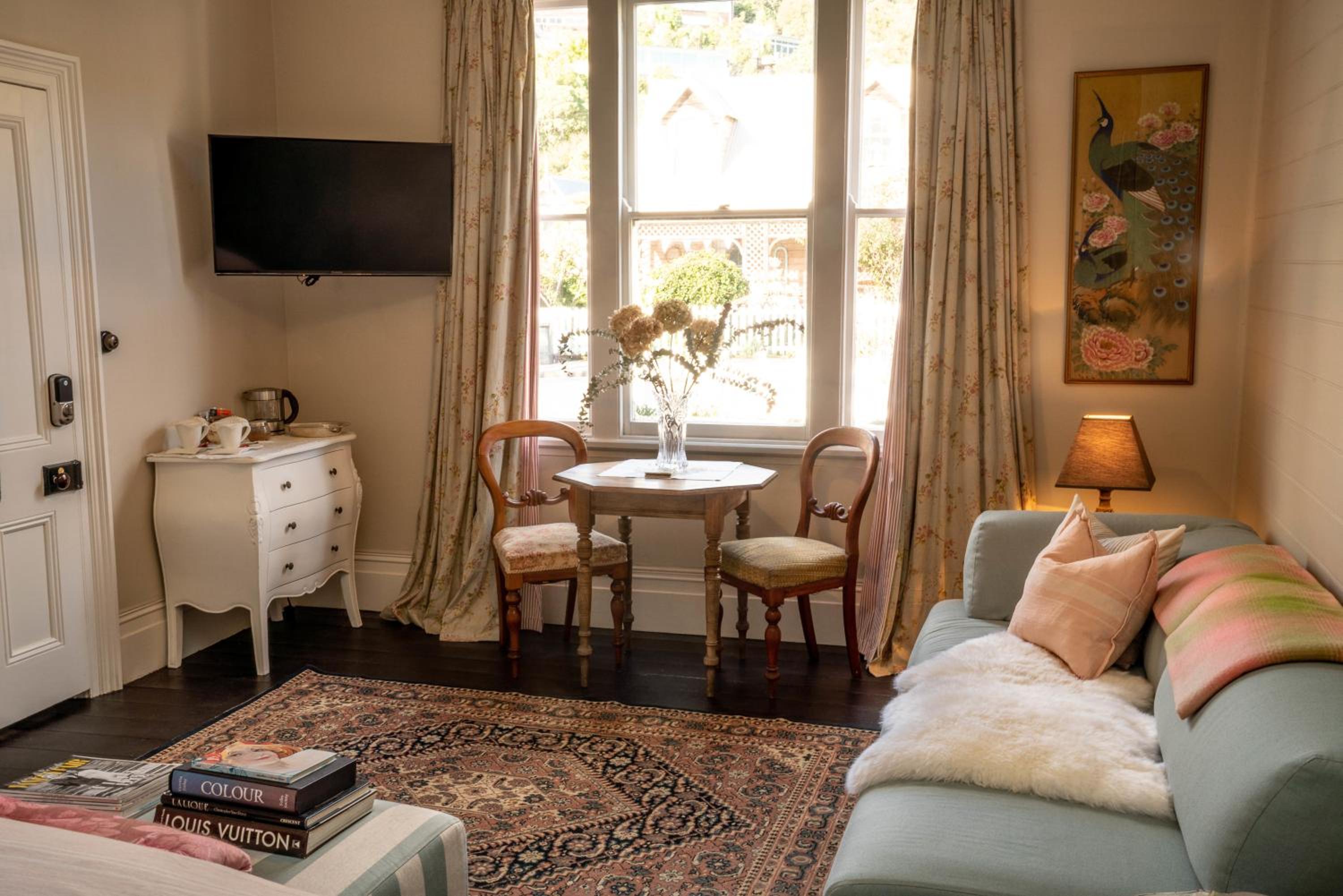 Villa Akaroa - Akaroa Pet Friendly Holiday Home view 5
