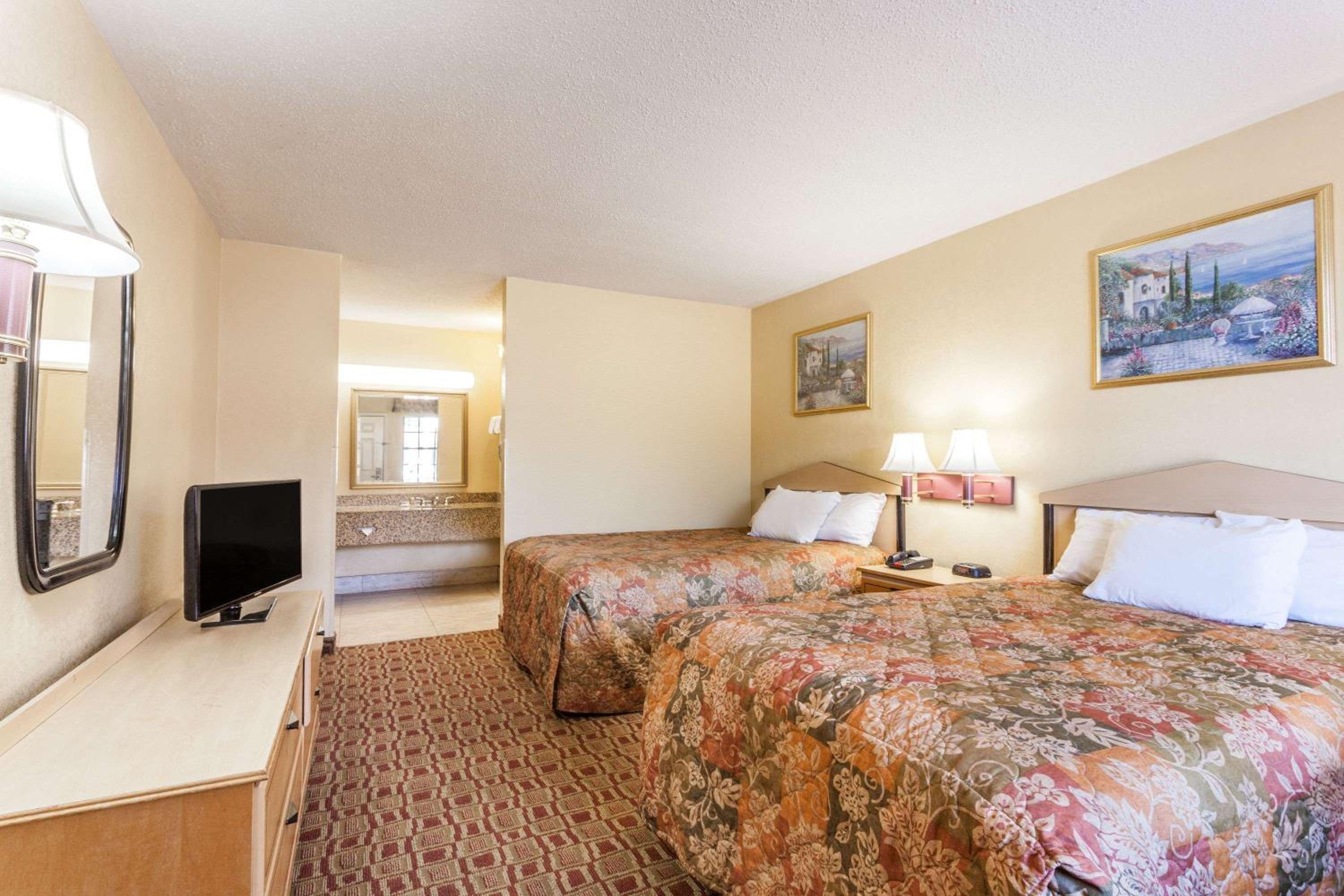 Days Inn by Wyndham Yazoo City view 3