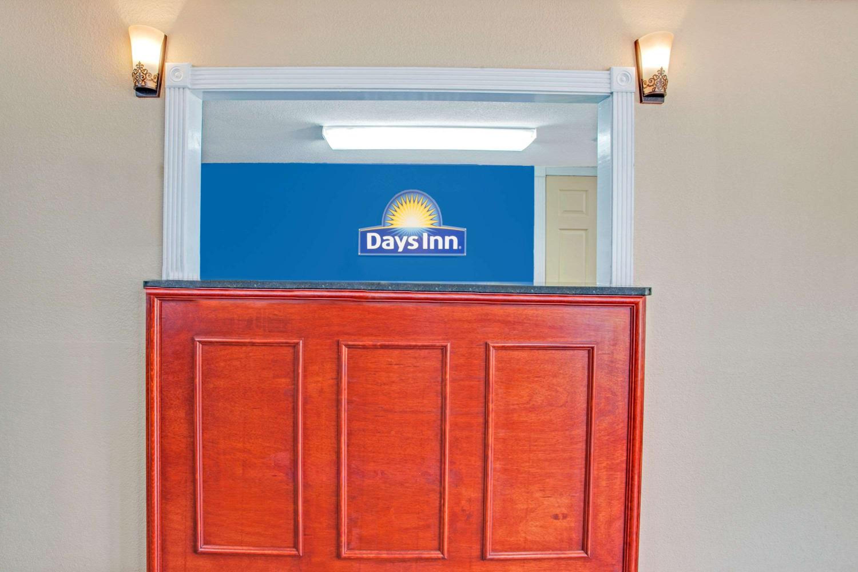 Days Inn by Wyndham Canton view 3