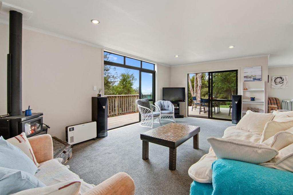 Hillside Hideaway - Kaiteriteri Holiday Home view 3