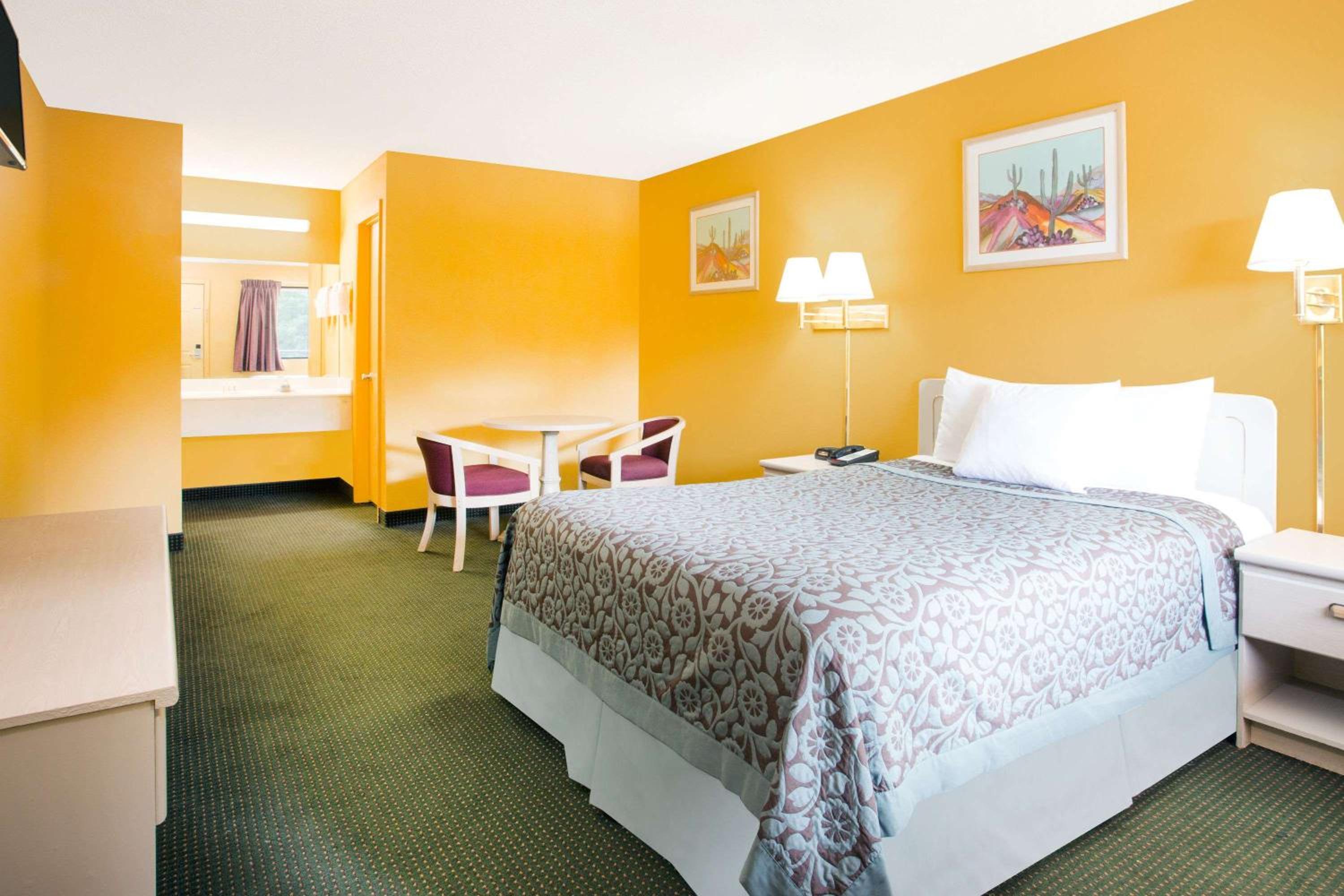 Albany Vacations - Days Inn by Wyndham Camilla - Property Image 3