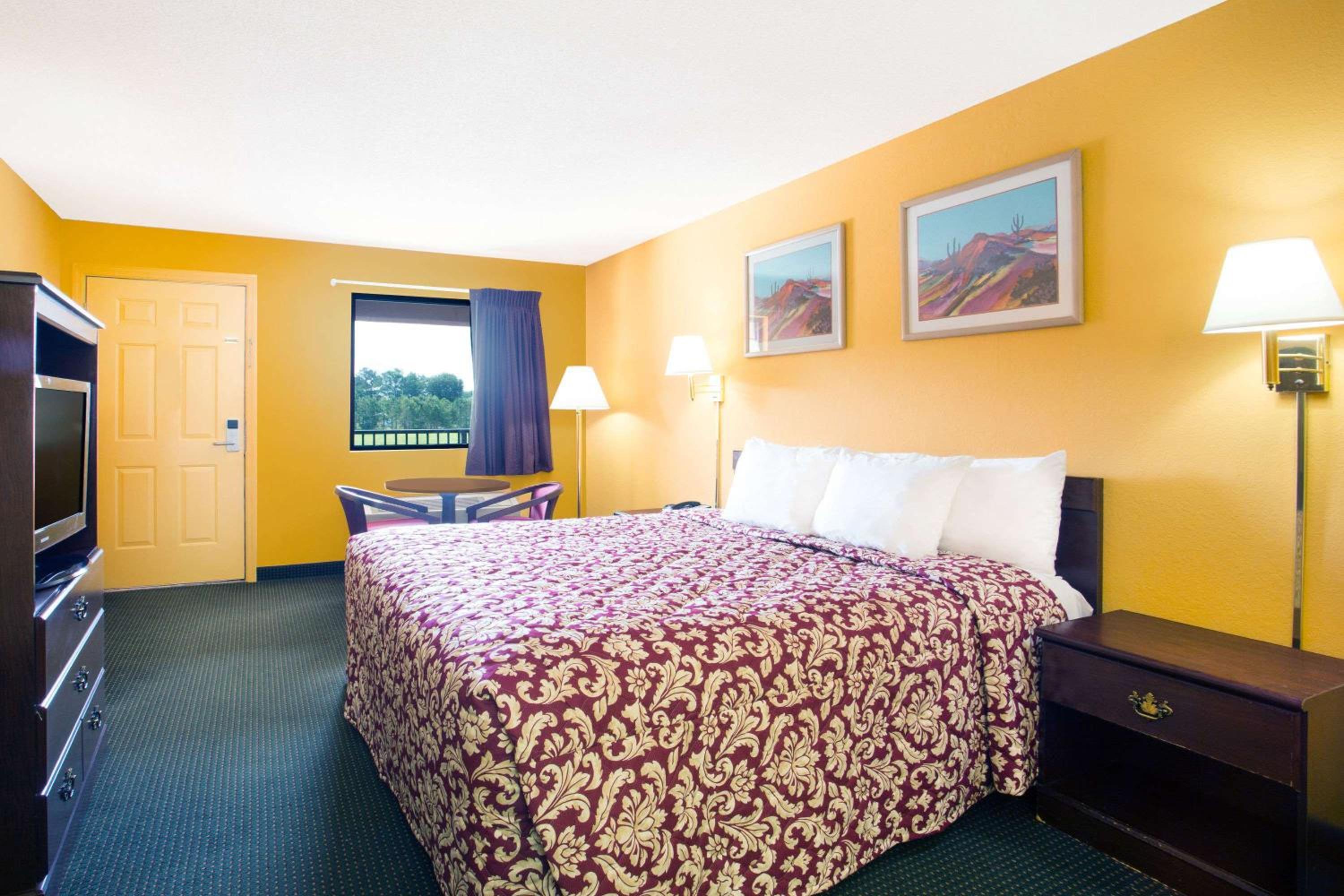 Albany Vacations - Days Inn by Wyndham Camilla - Property Image 5