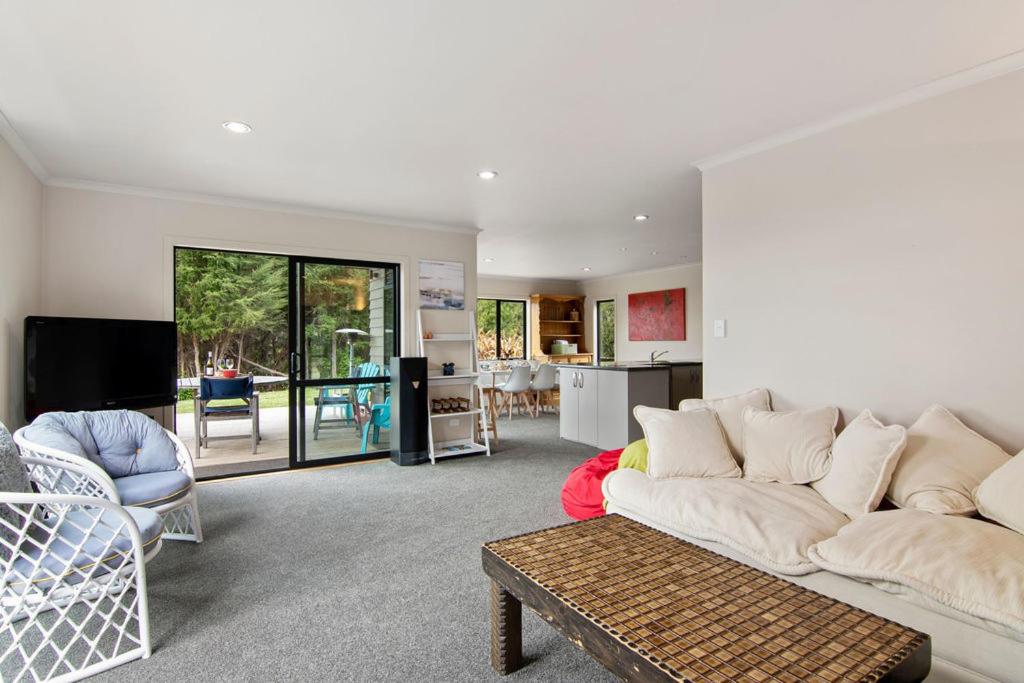 Hillside Hideaway - Kaiteriteri Holiday Home view 4