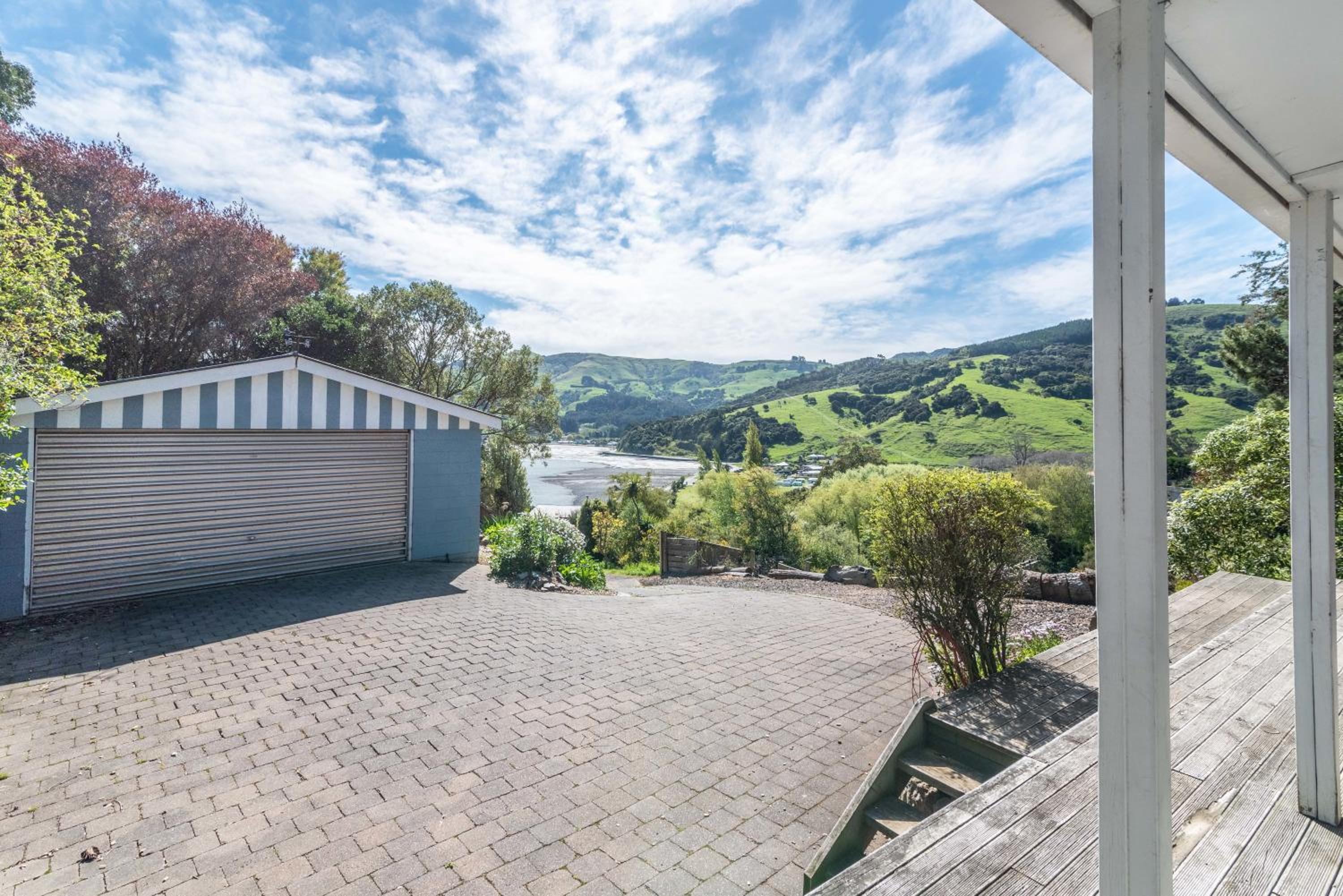 Little Hill Top Hilton - Akaroa Holiday Home view 5