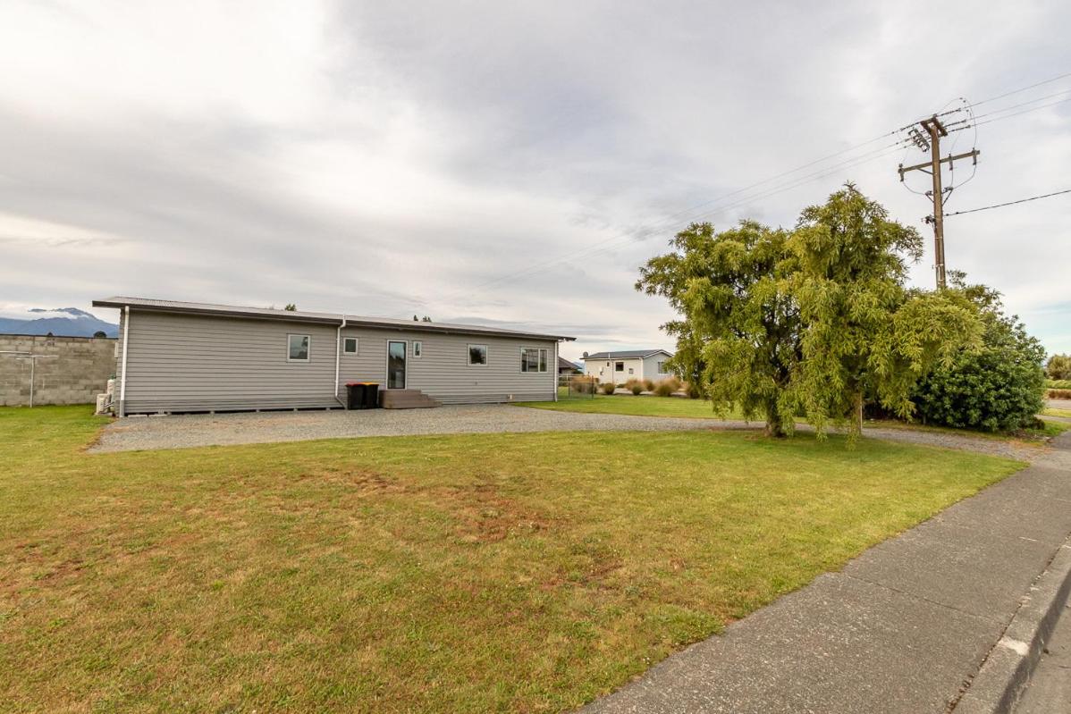 Poppa Pete's - Te Anau Holiday Home view 3