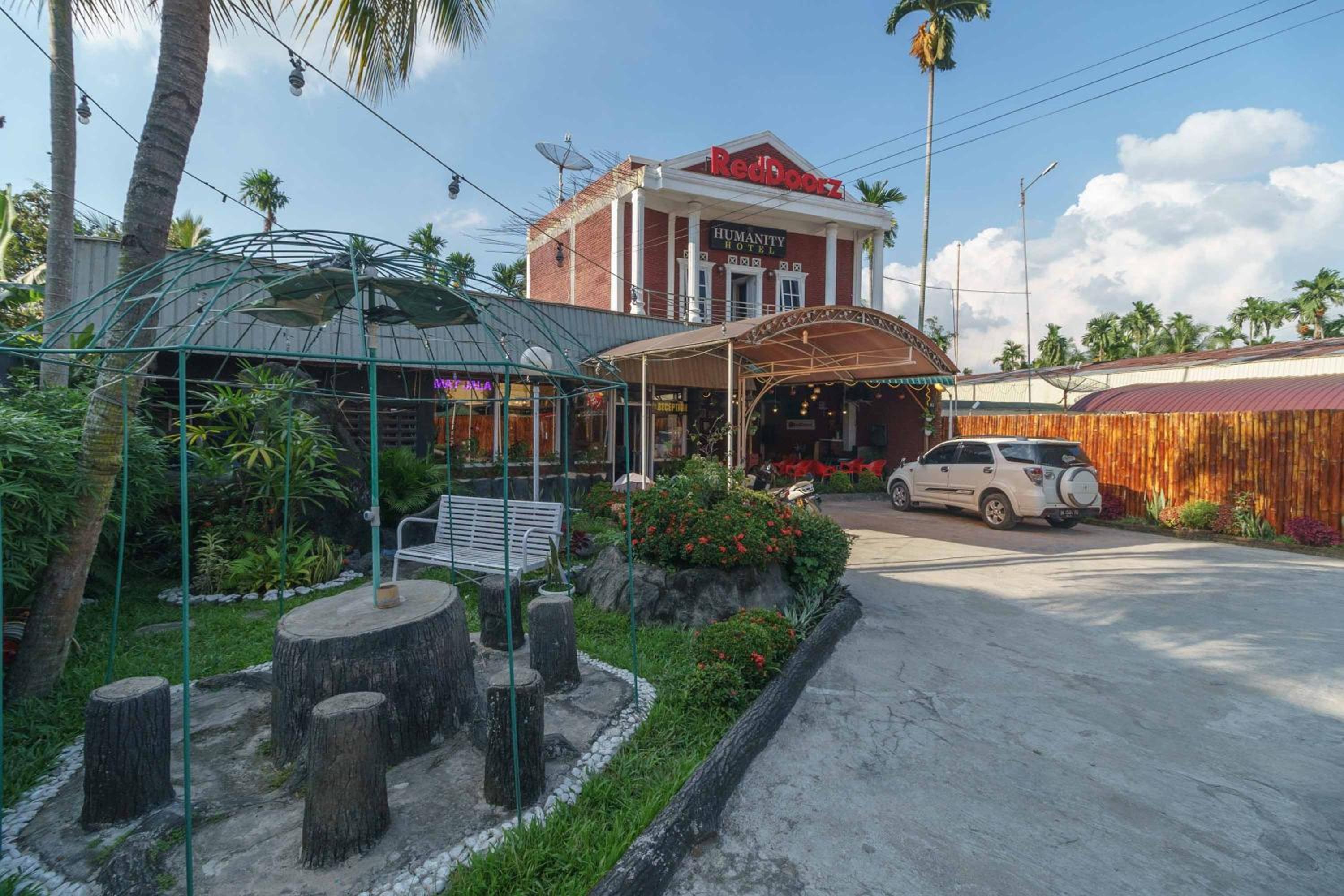 RedDoorz Syariah near Jalan Asahan Pematang Siantar view 2