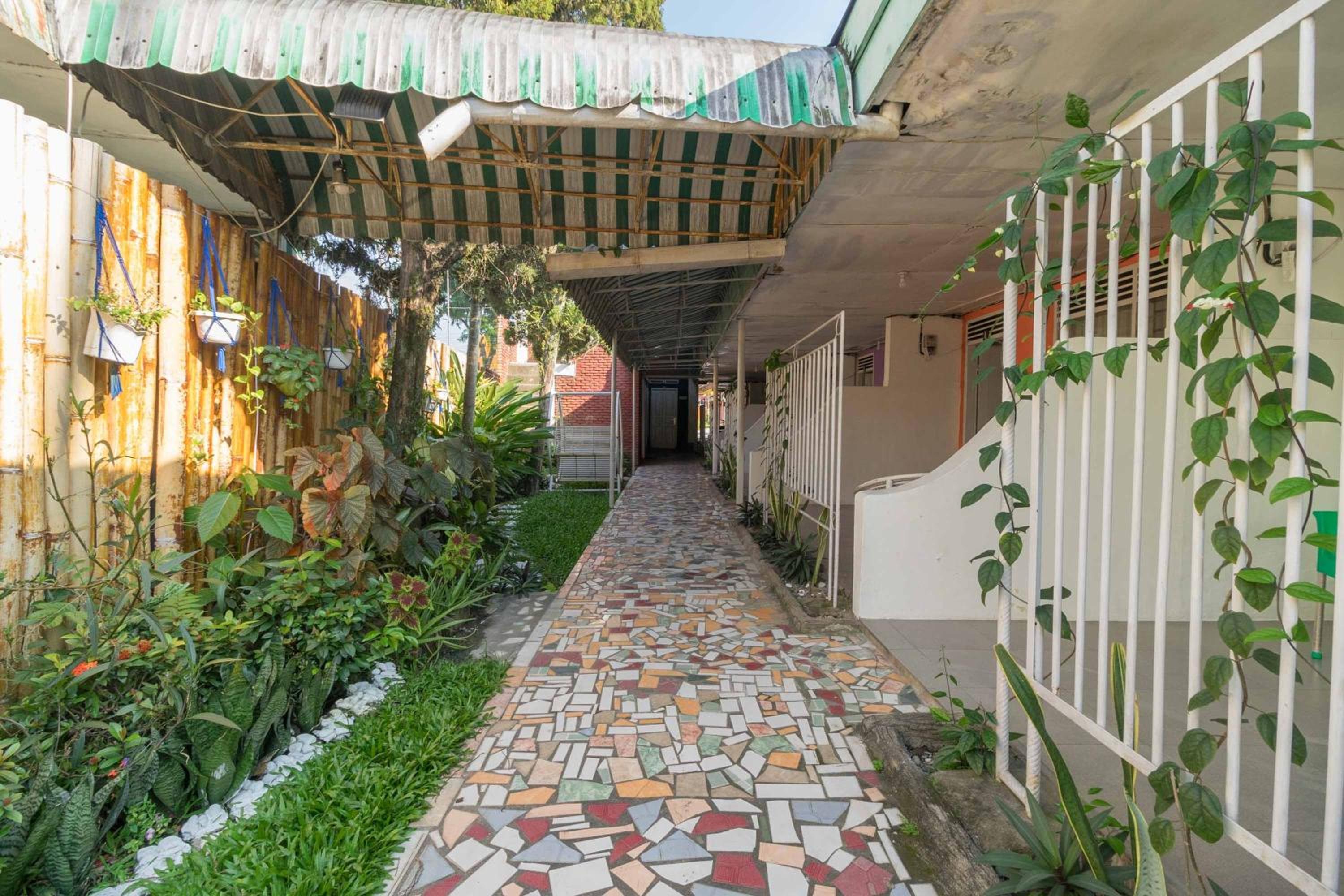 RedDoorz Syariah near Jalan Asahan Pematang Siantar view 3