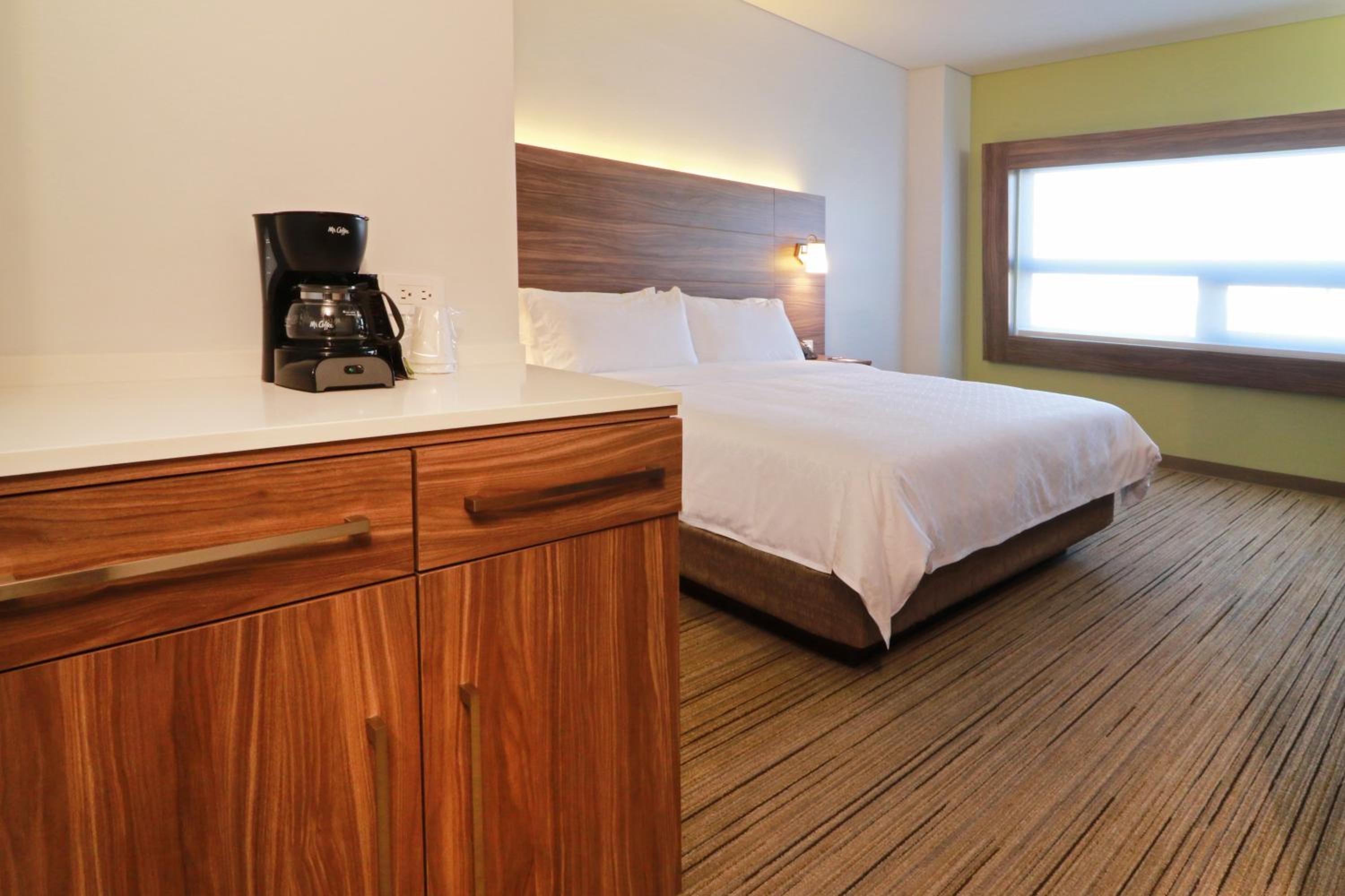 Ensenada Vacations - Holiday Inn Express Suites - Ensenada Centro, an IHG Hotel - Property Image 24