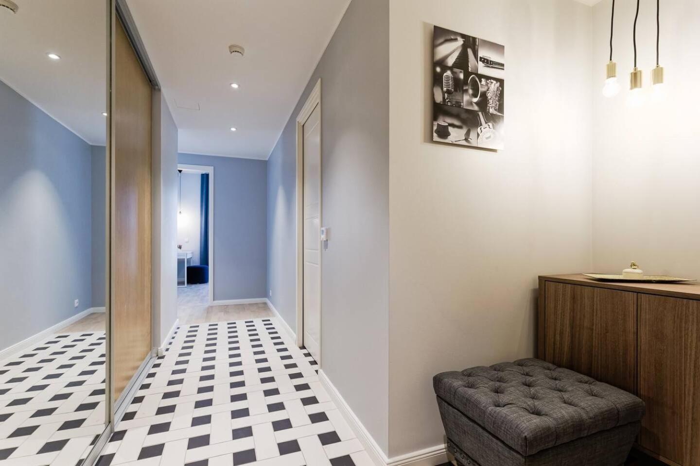 Central apartments, Quiet with Free Parking and AC. view 5