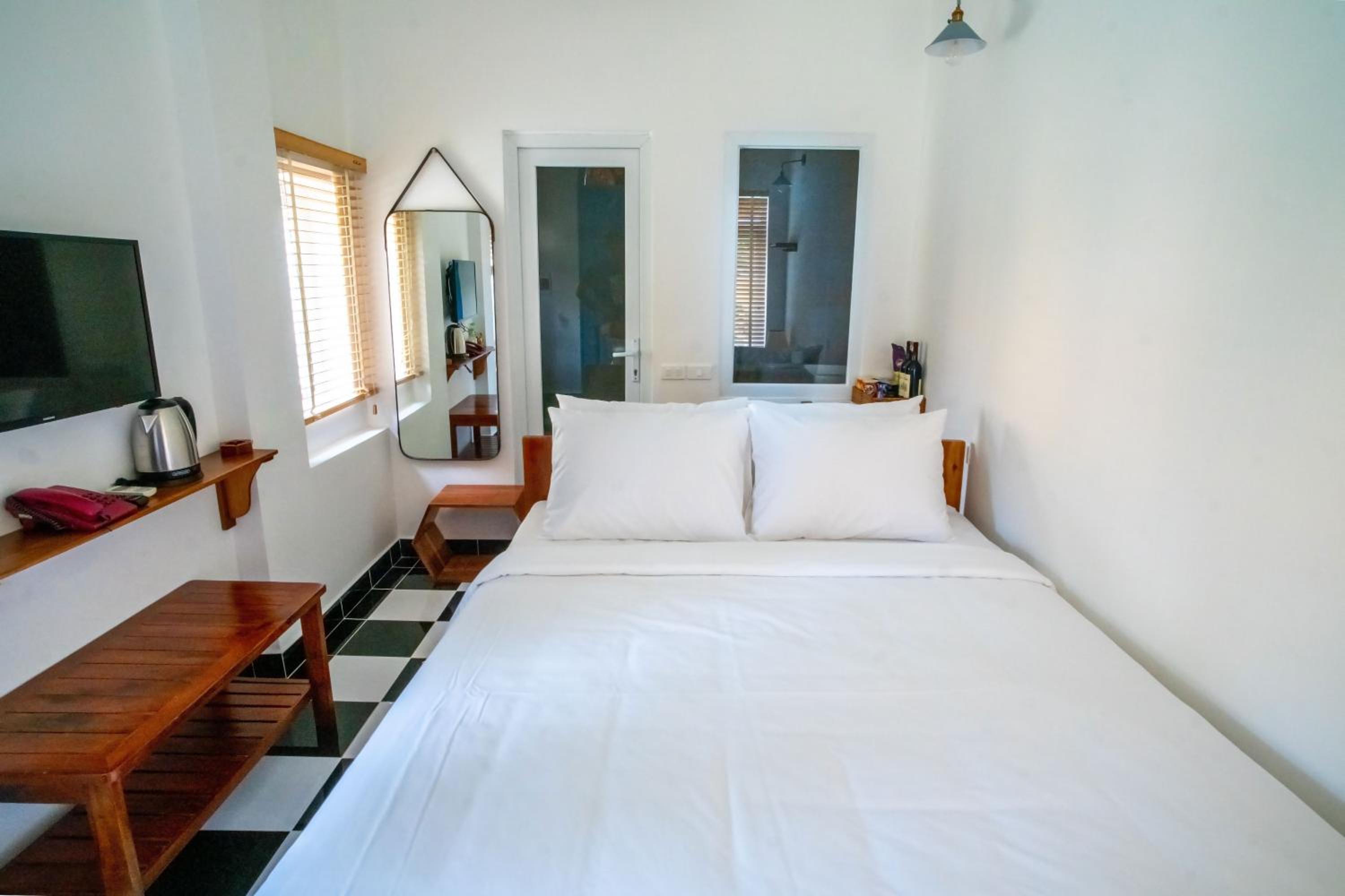 Vida Loca Sunset Beach Resort