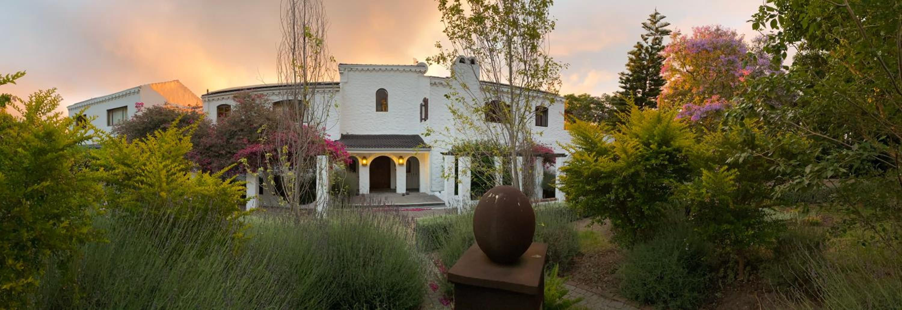 Hotel Montrose Guesthouse - Image 1