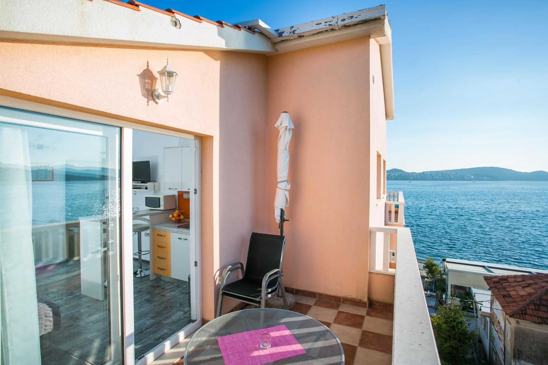 Kaja - right next to the beach