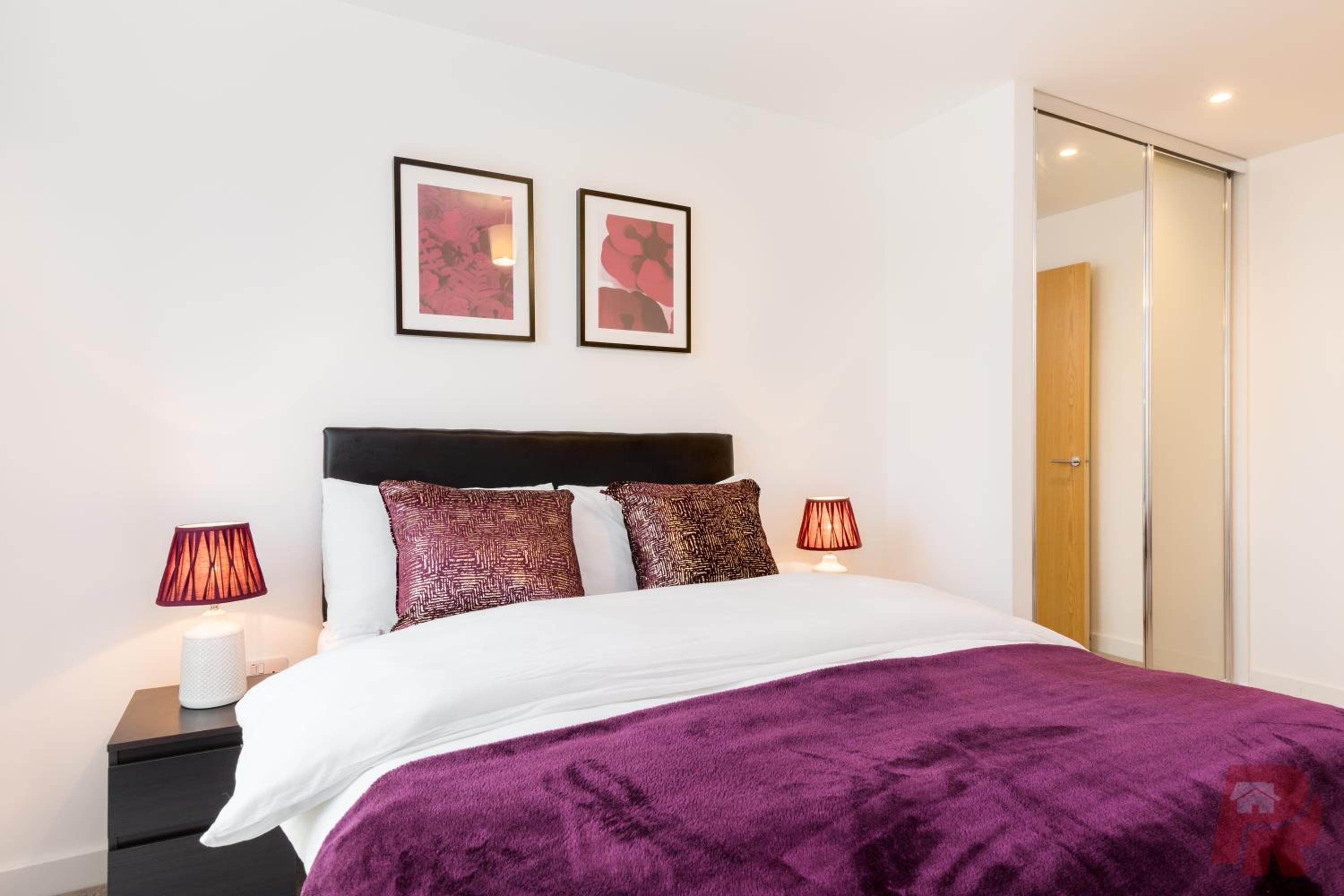 Modern Birmingham City Apartments Secure Gated Parking view 4