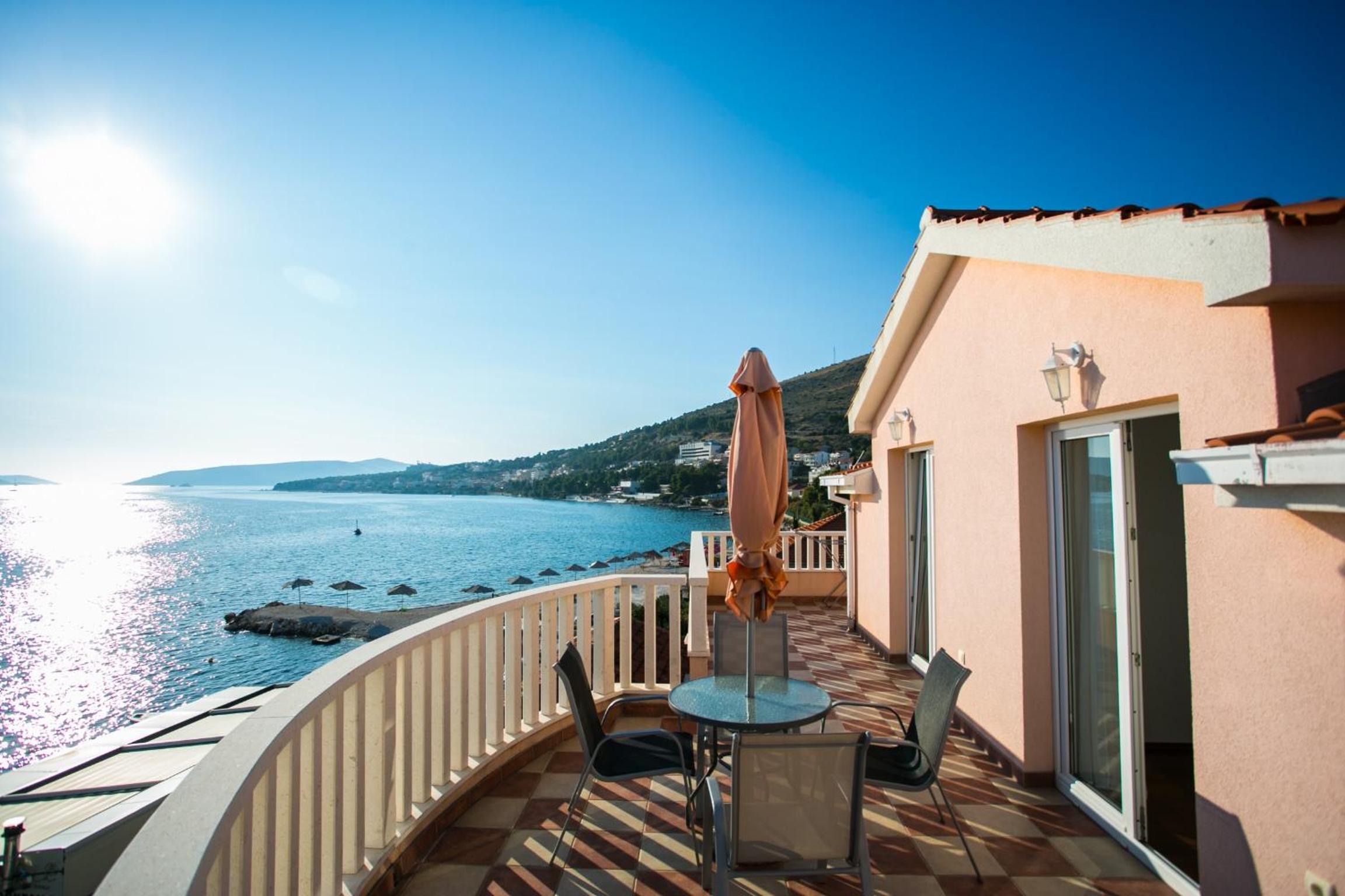 Kaja - right next to the beach