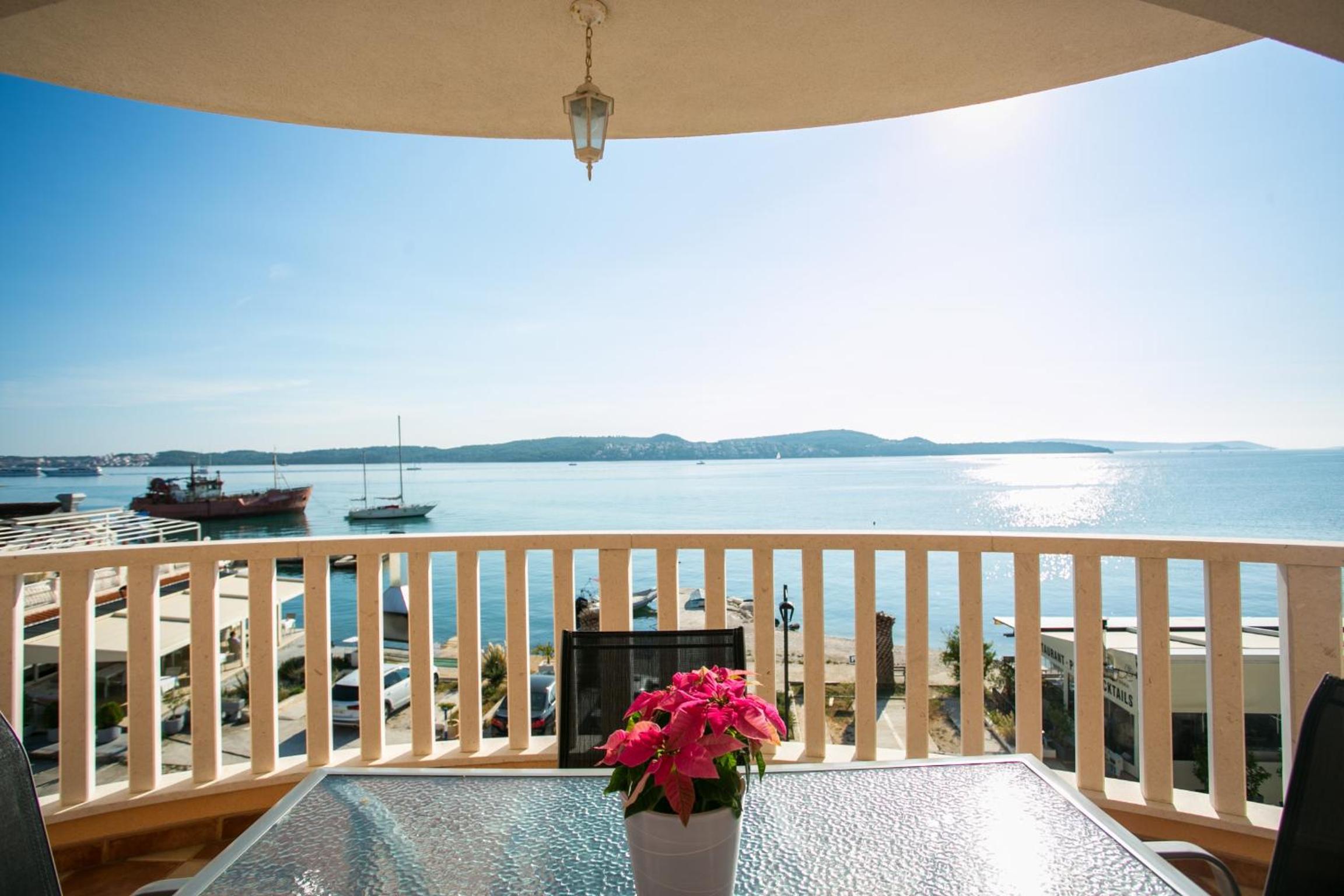 Kaja - right next to the beach