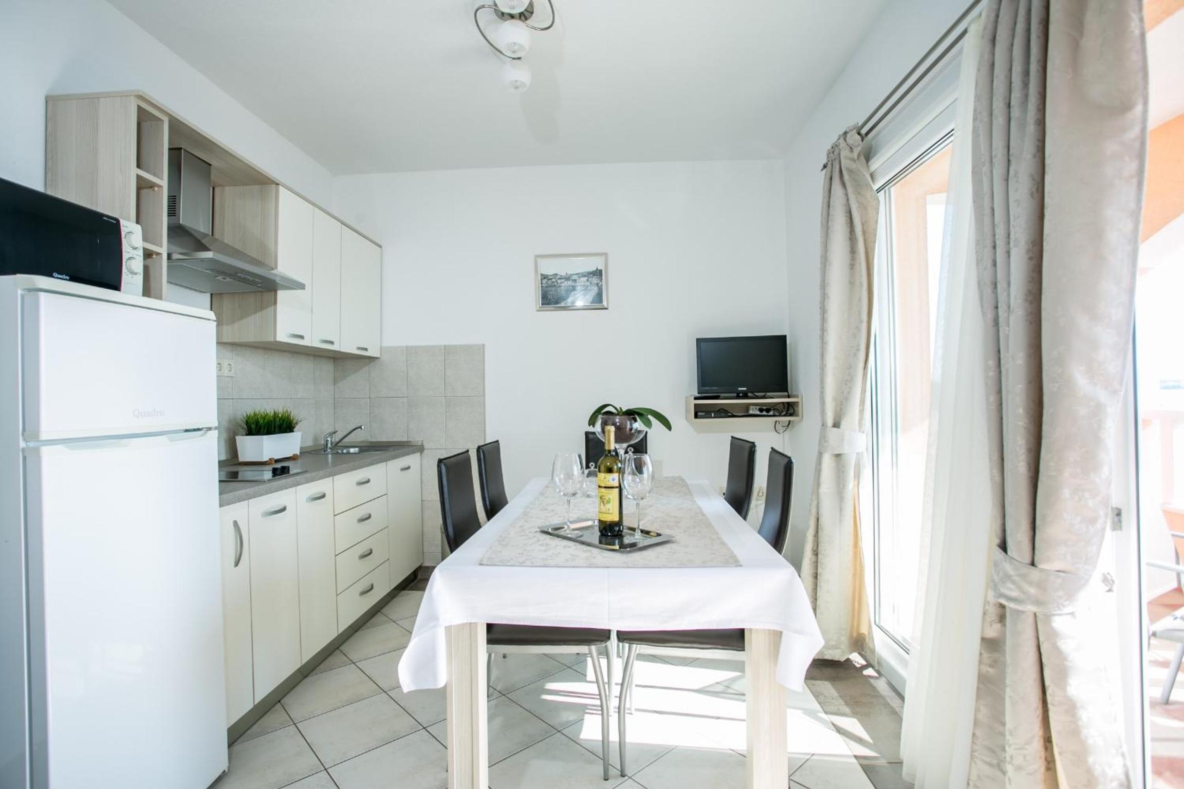 Kaja - right next to the beach