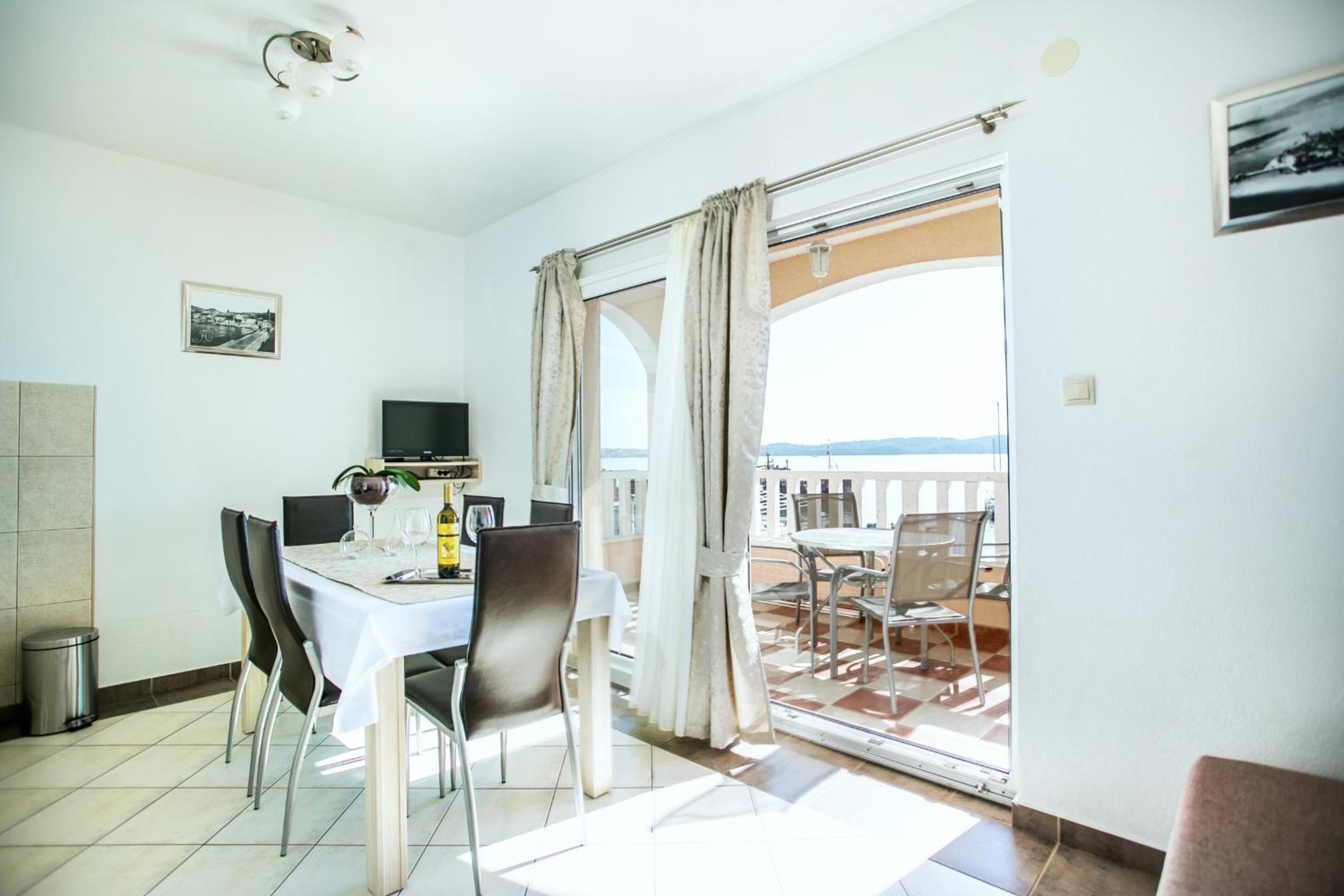Kaja - right next to the beach