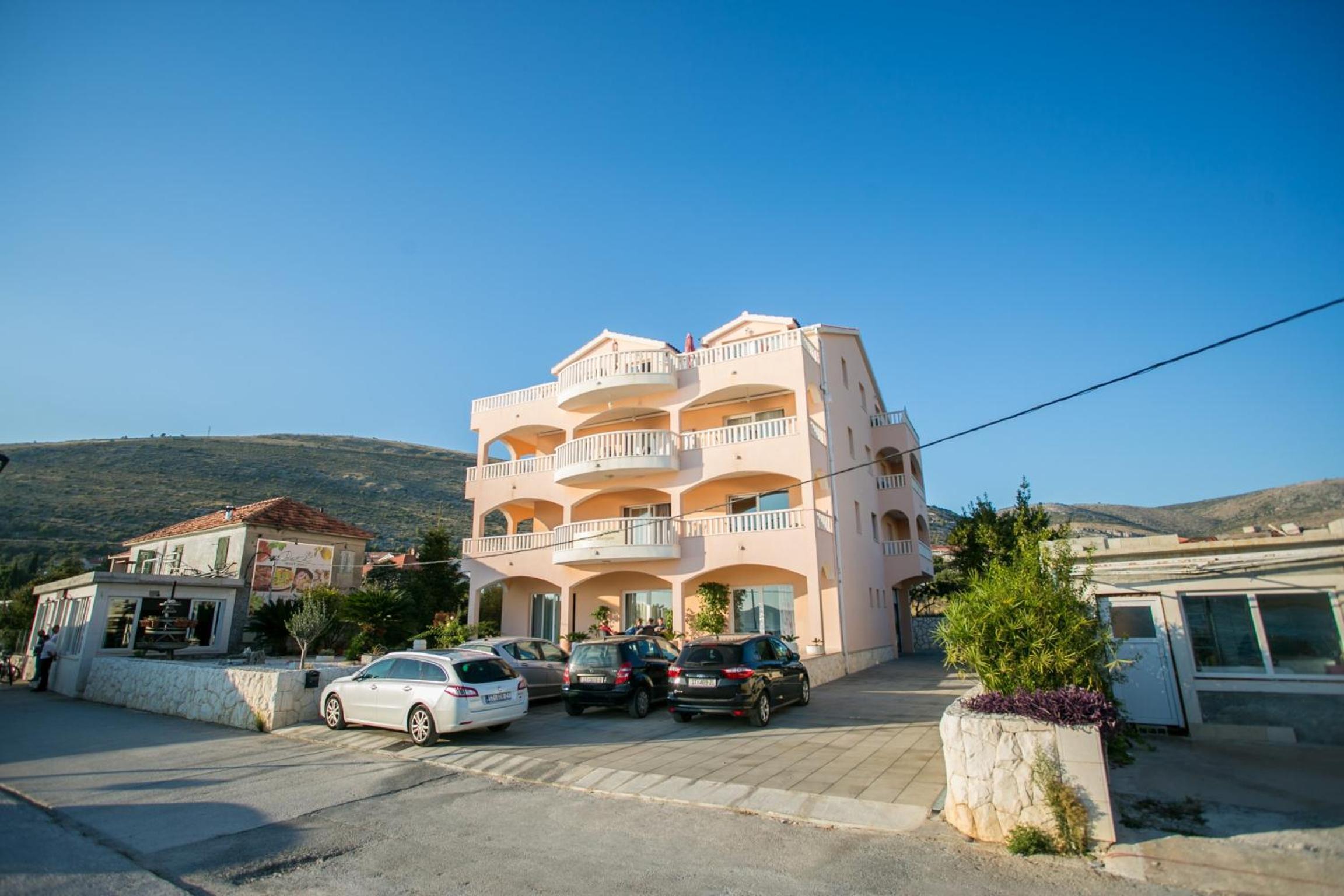 Kaja - right next to the beach