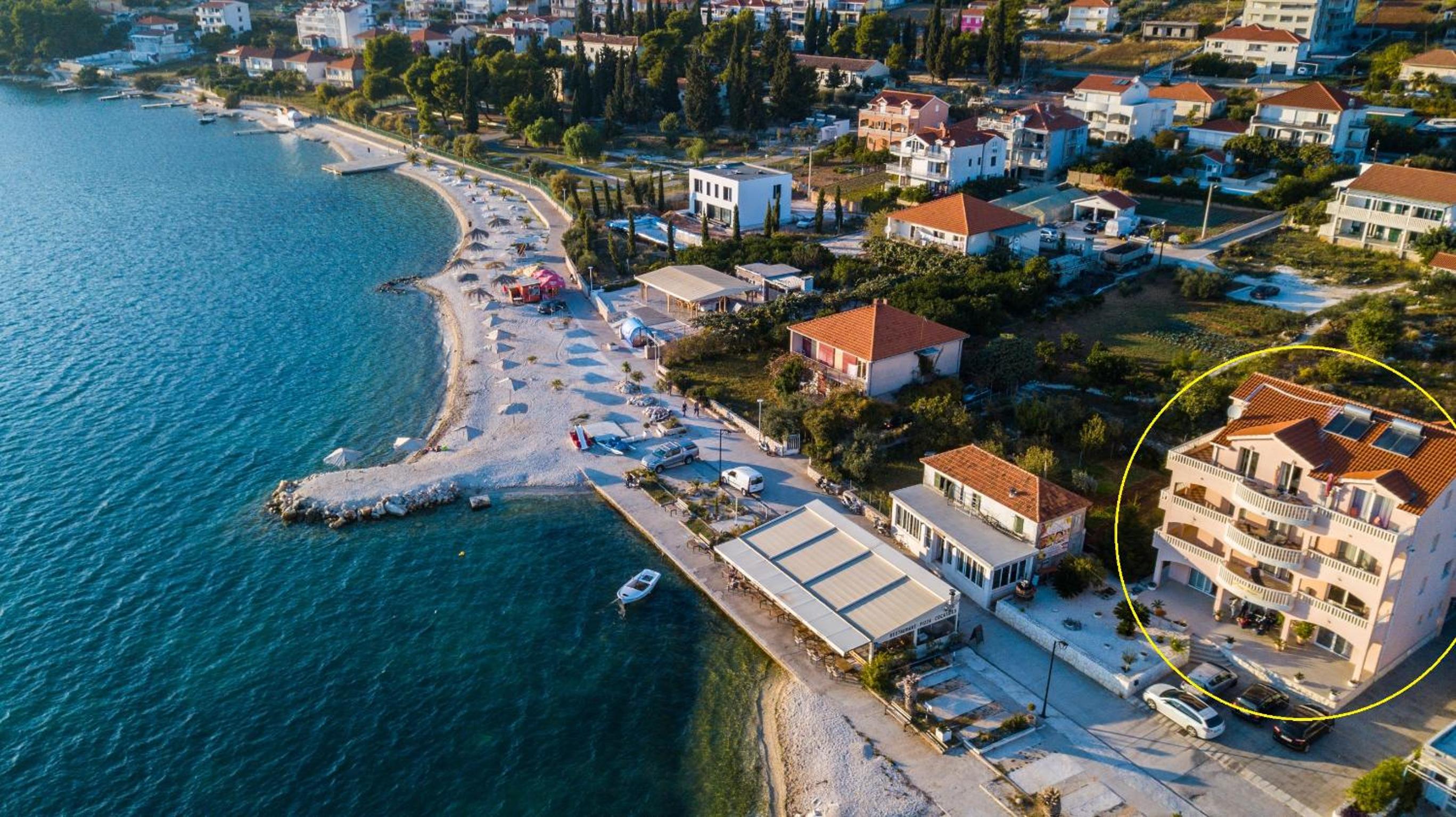 Kaja - right next to the beach