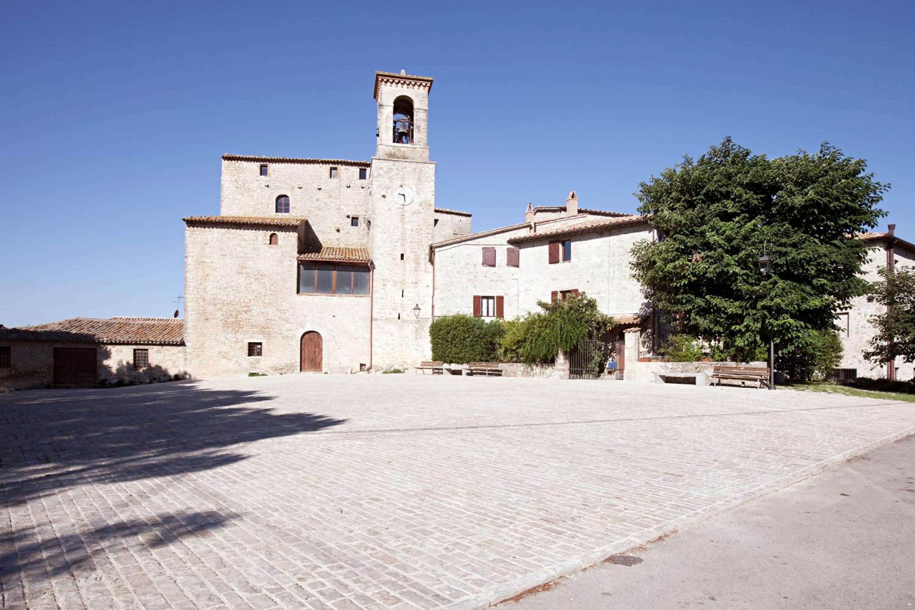 Castello Izzalini Todi Resort