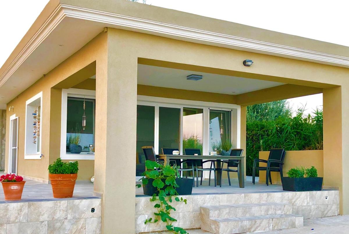Villa Dimitri - Beach House