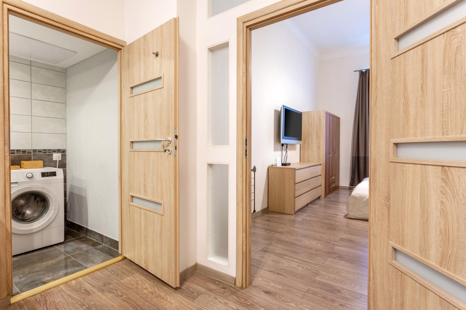 Goldcentral Apartments - Stylish Apartments - Wine Tasting Access view 5