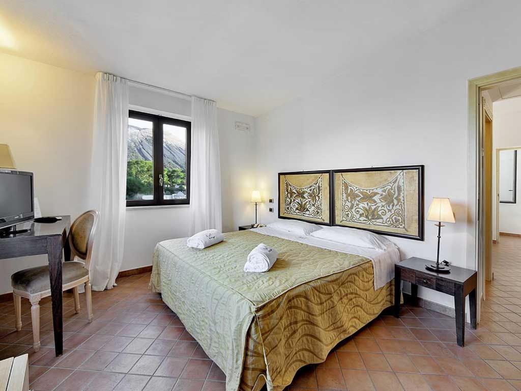 Vulcano Vacations - Hotel Garden - Property Image 5