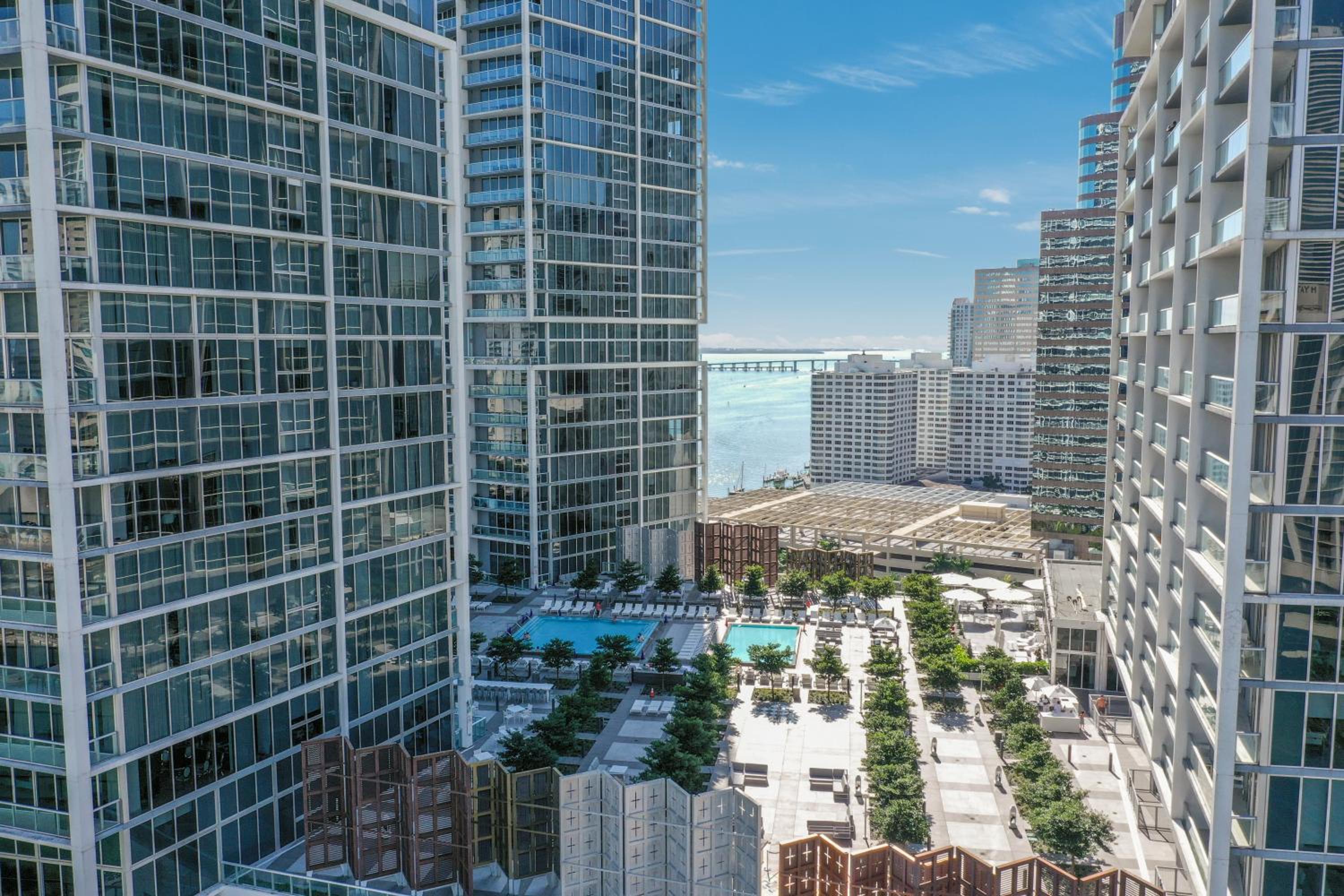 NEW!!! W Brickell Miami- ICON DELUXE LOUNGE with 2 masters