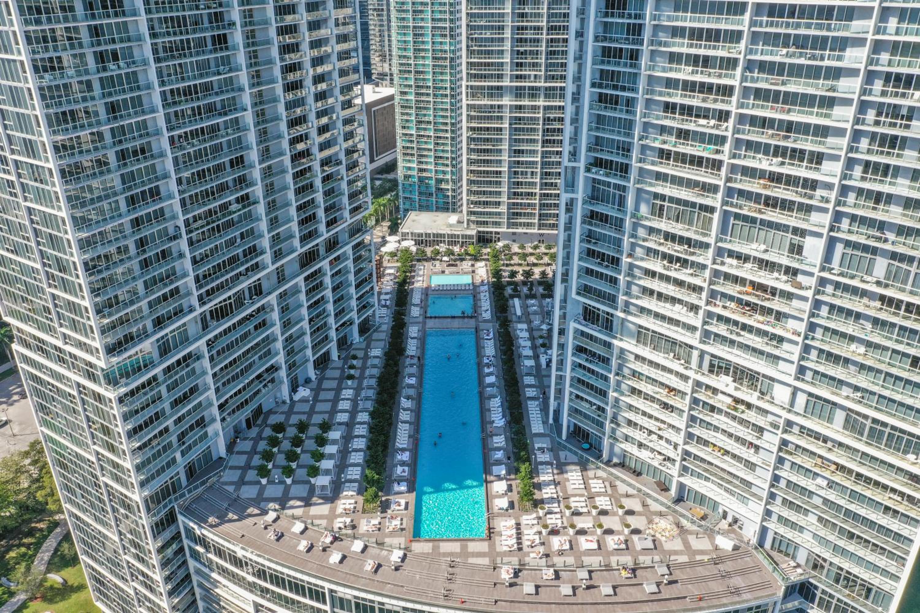 NEW!!! W Brickell Miami- ICON DELUXE LOUNGE with 2 masters
