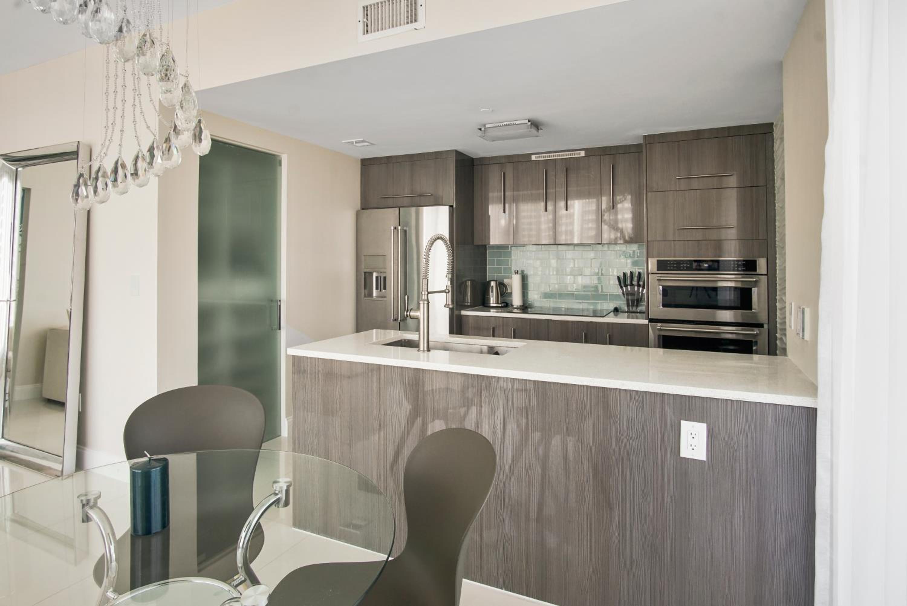 NEW!!! W Brickell Miami- ICON DELUXE LOUNGE with 2 masters