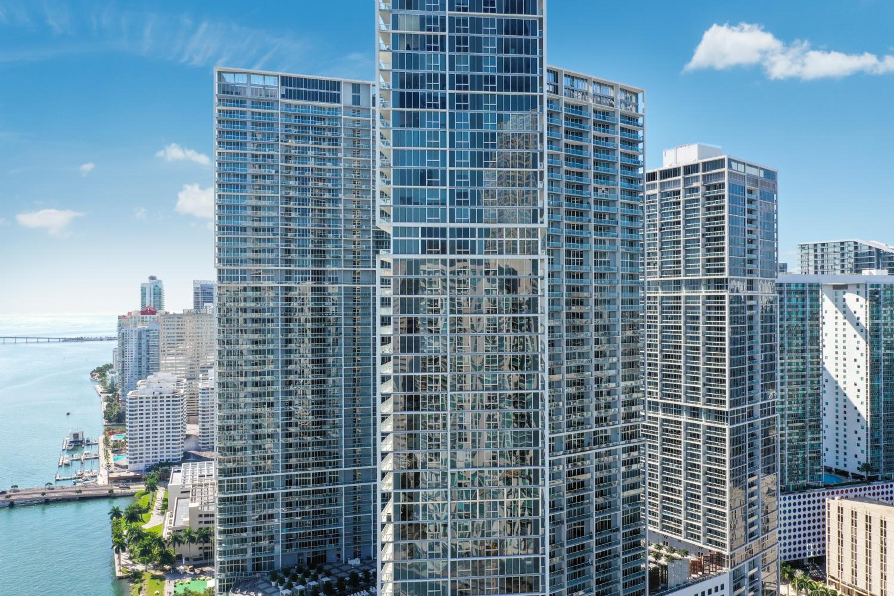 NEW!!! W Brickell Miami- ICON DELUXE LOUNGE with 2 masters